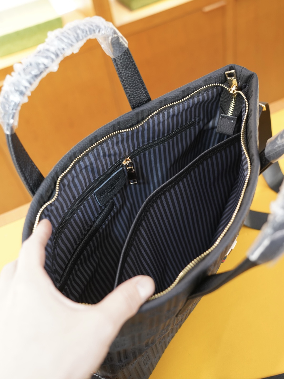 P155 🇫🇷 Hermes 爱马仕 官网同步 高版本 手提斜挎背包 永恒不过时的标志性产品 纯原单小牛皮 顶级五金制作 非市面普通版本 贸易公司订单货 今年最爱的款式 全部实拍 实用性非常高 完全不用担心穿搭【规格：38x28x5】