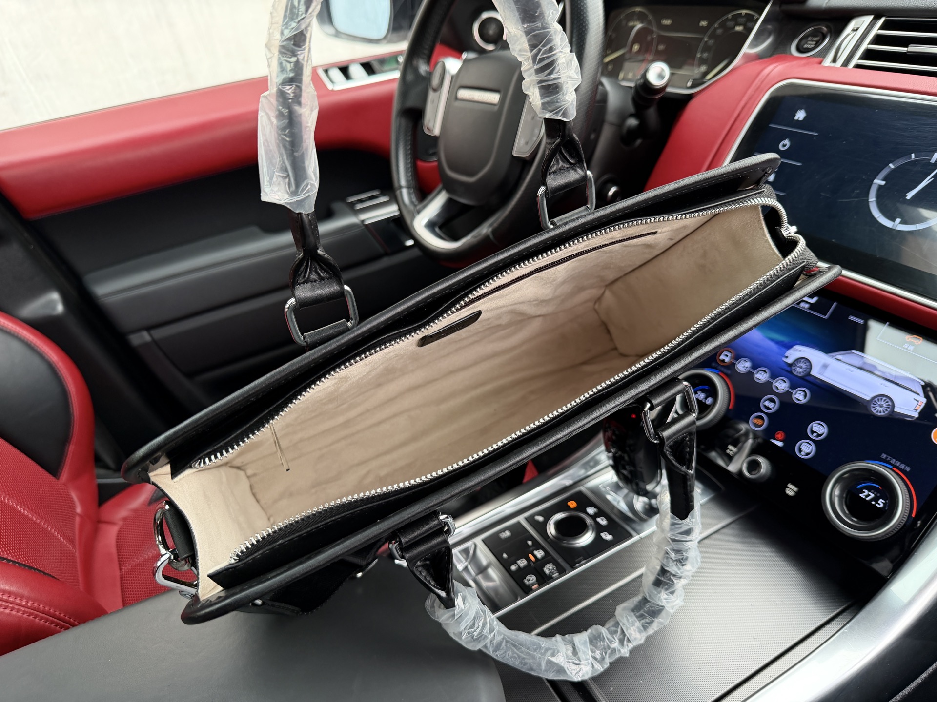 p155 📷高端货‼️ &ldquo; HERMES &rdquo;爱马仕公文包💼 爱马仕男士公文斜挎手提包 顶级进口原厂面料🐂高清五金logo标志、专用里内里。电脑隔层，拉链暗袋。顺滑拉链、油边超平滑、可单肩斜挎背！做工精致每个细节到位！职业男人必备款。规格：36x29.5x6.5cm