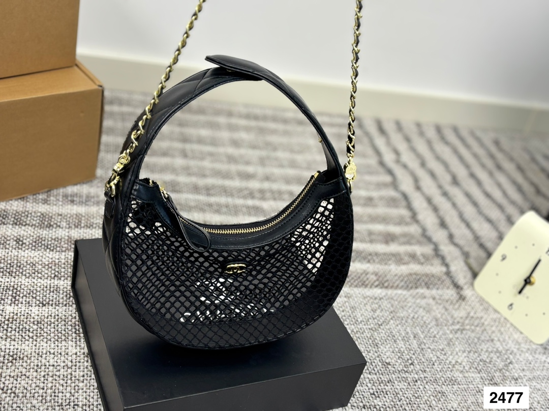 P125 配折叠盒子 CHANEL25s 香奈儿镂空网纱月亮包火爆全场的一款夏季新款 之前看秀就觉得很可爱的网兜包果然没有翻车 超级可爱 尺寸：24 13