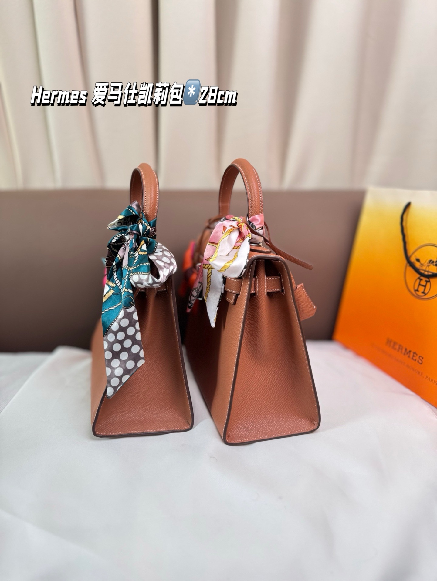 P205 Hermes 爱马仕凯莉包～ H家永恒的经典. 凯莉包好随意搭配，不管怎么穿，随便一背都好看 而且一点都不挑人很显气质 ，原版五金Logo，原版定制超有Feel 这款其实很韩风很chic 夏天搭裙子衬衣真的很nice 尺寸28*22