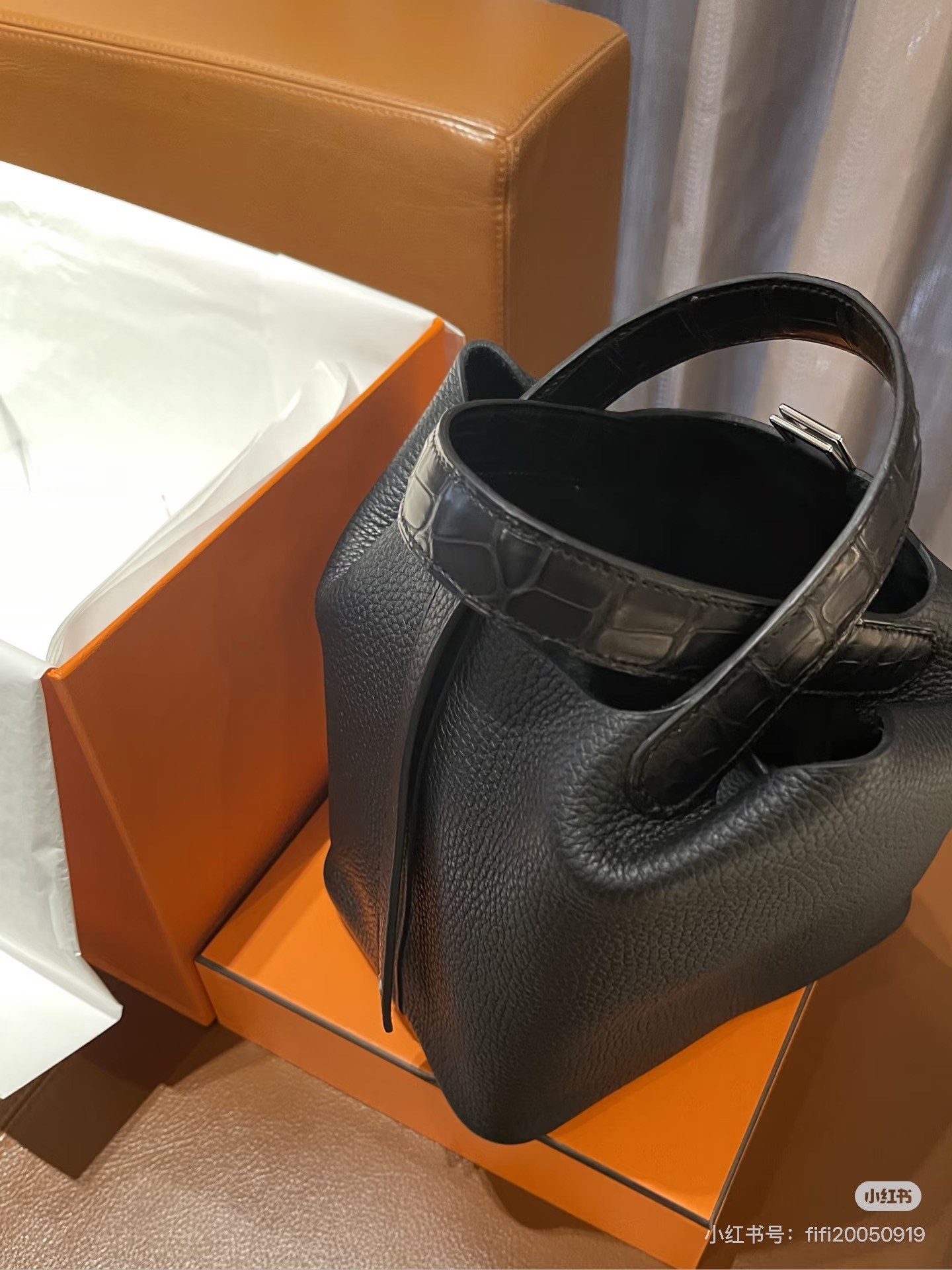 不会塌的菜篮子？爱马仕黑金鳄鱼手柄杀疯了！ 👜菜篮子&rdquo;の 爱马仕 picotin18 菜篮子18 水桶18 黑金 touch 🐊 谁说菜篮子只能买菜？这只#Hermes Picotin18 黑金Touch鳄鱼手柄&mdash;&mdash;A刻+鳄鱼皮手柄，妥妥的&ldquo;人间富贵花&rdquo;标配，拎上它连空气都变贵了！