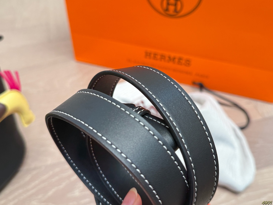 &yen;210飞机盒配丝巾 爱马仕Hermes 猪鼻子菜篮子包 包型太可爱了 容量非常可，日常通勤都没问题 可咸可甜 质感满分 工艺非常讲究 细节立体感拉满 尺寸18 20