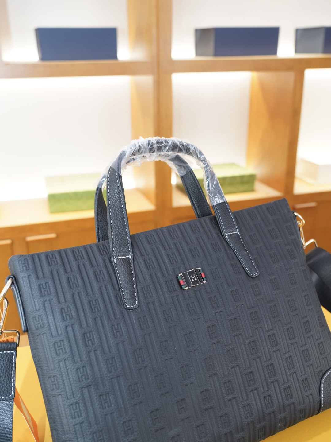 P155 🇫🇷 Hermes 爱马仕 官网同步 高版本 手提斜挎背包 永恒不过时的标志性产品 纯原单小牛皮 顶级五金制作 非市面普通版本 贸易公司订单货 今年最爱的款式 全部实拍 实用性非常高 完全不用担心穿搭【规格：38x28x5】