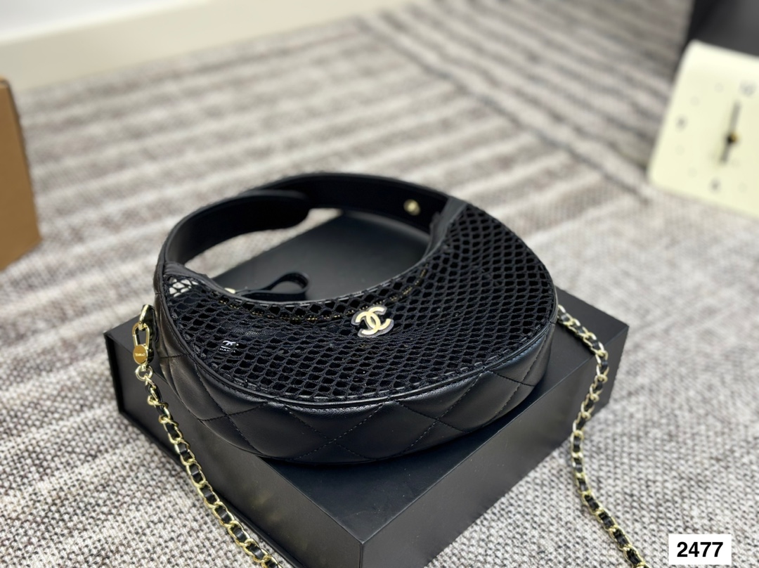 P125 配折叠盒子 CHANEL25s 香奈儿镂空网纱月亮包火爆全场的一款夏季新款 之前看秀就觉得很可爱的网兜包果然没有翻车 超级可爱 尺寸：24 13