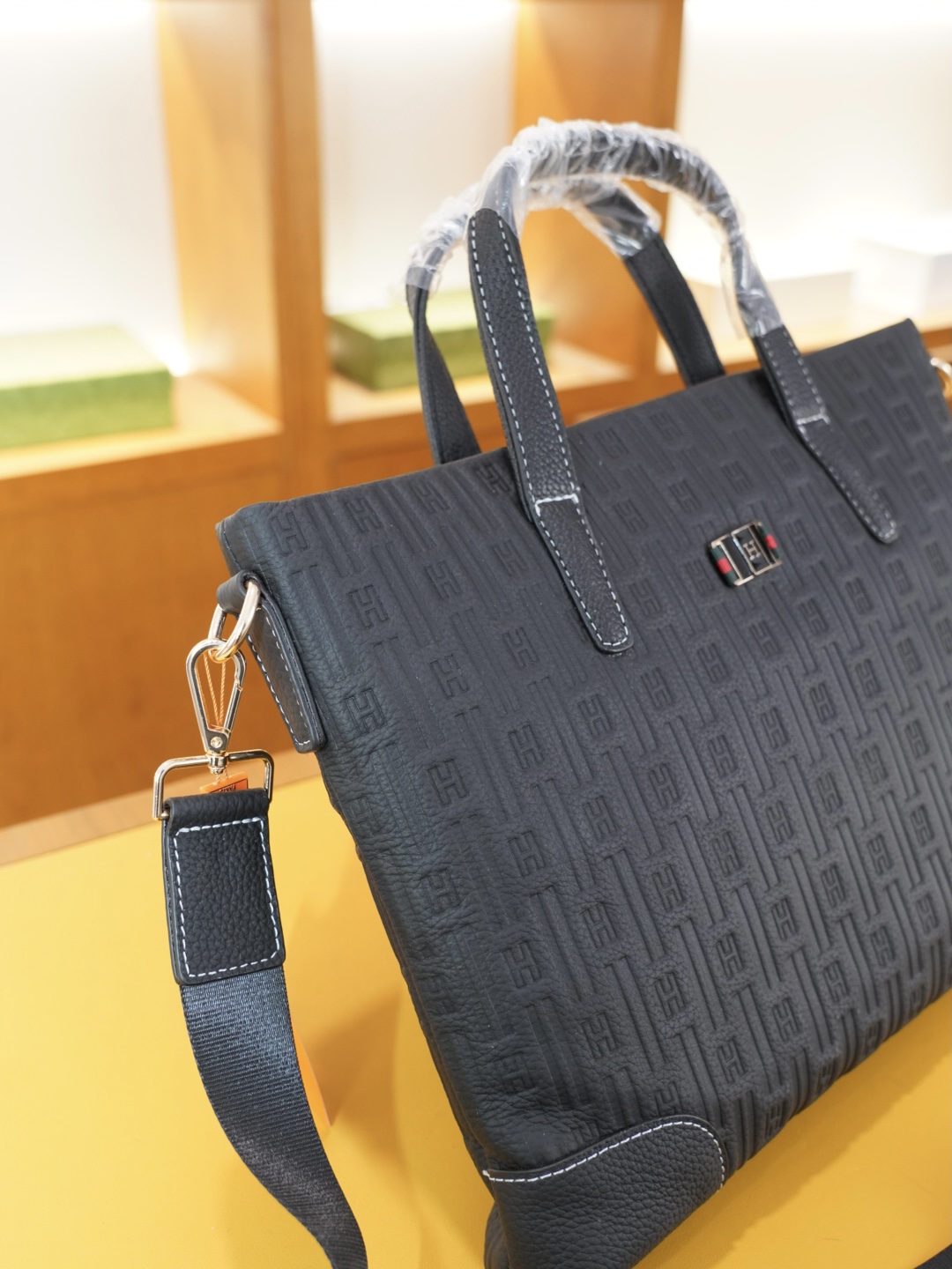 P155 🇫🇷 Hermes 爱马仕 官网同步 高版本 手提斜挎背包 永恒不过时的标志性产品 纯原单小牛皮 顶级五金制作 非市面普通版本 贸易公司订单货 今年最爱的款式 全部实拍 实用性非常高 完全不用担心穿搭【规格：38x28x5】