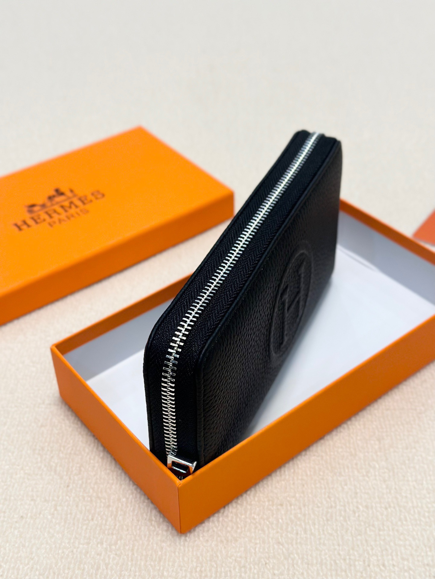 P100🎀🎀颜色 黑🎀尺寸 20x10🎀爱马仕🔥手包👍牛皮压花手感一流内置卡位多隔层大容量男士必备 ❤️