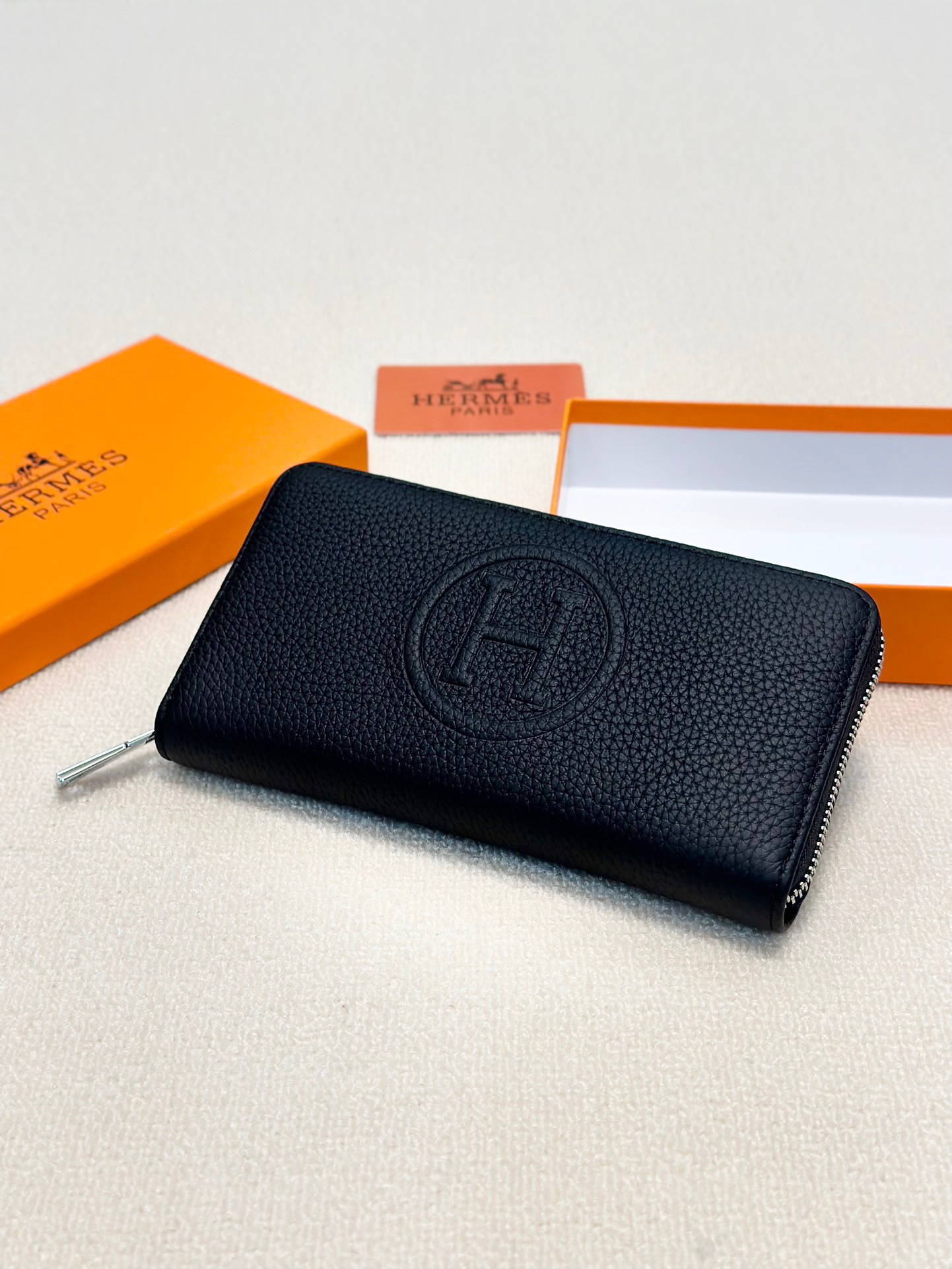 P100🎀🎀颜色 黑🎀尺寸 20x10🎀爱马仕🔥手包👍牛皮压花手感一流内置卡位多隔层大容量男士必备 ❤️