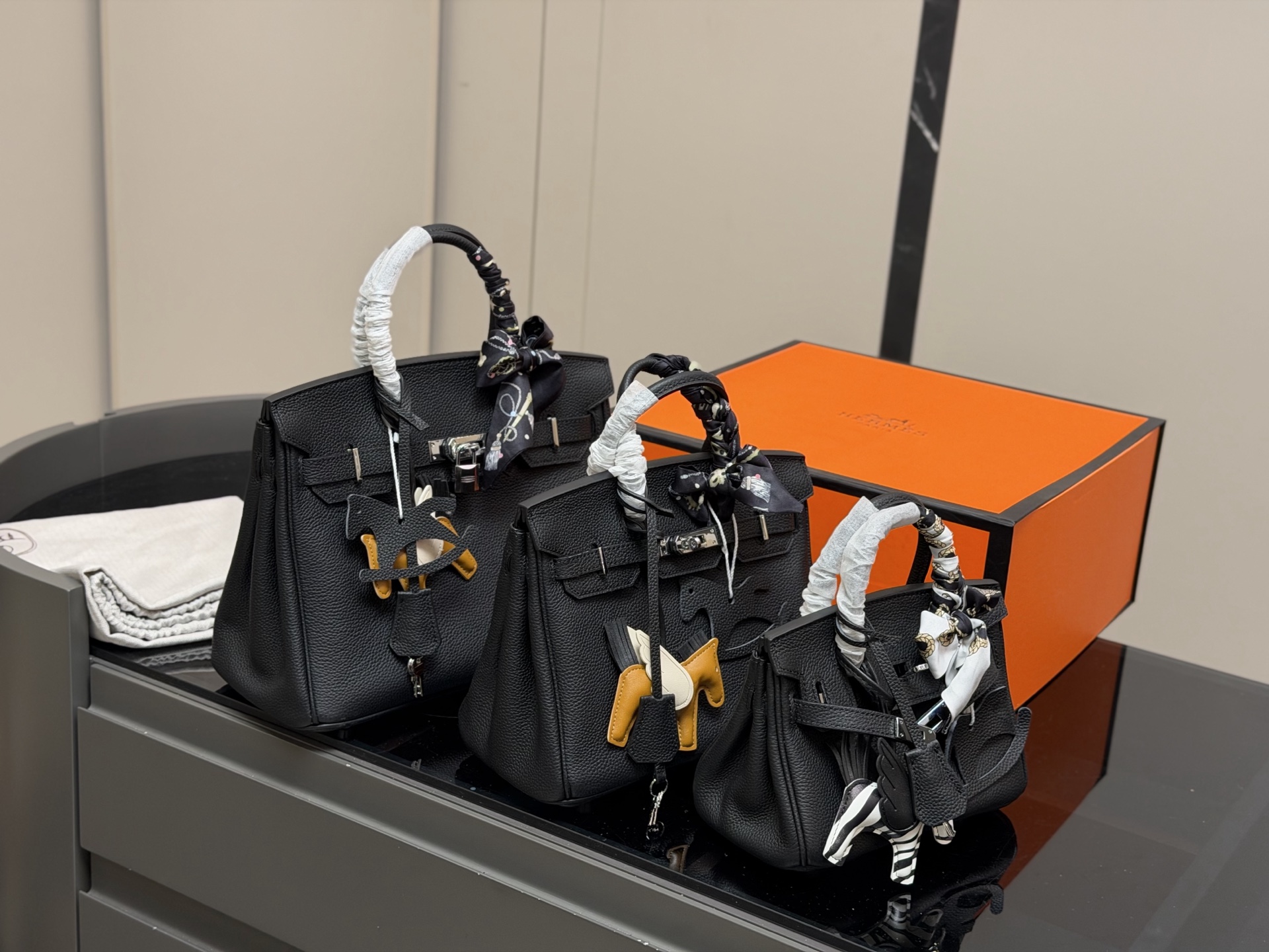 &yen;300 &yen;280 &yen;260 配折叠盒 size：30cm 25cm 20cm 背铂金包的季节来啦 爱马仕Bk30原版品质 ✔️ 头层牛皮 手感！质感！💯💯