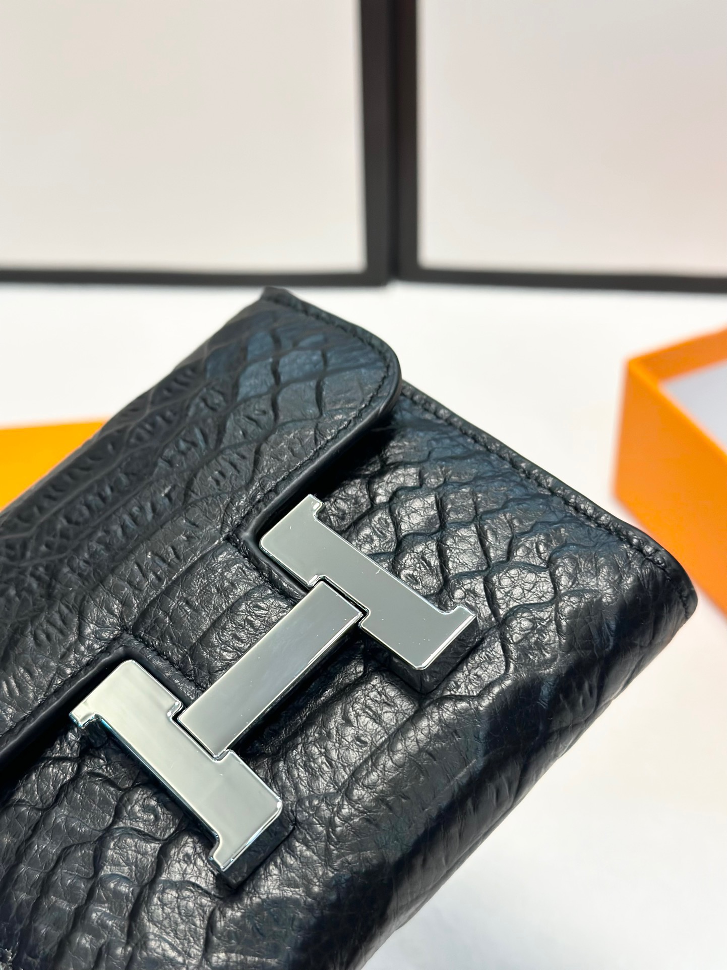 P85🎀🎀颜色 黑🎀尺寸 11x10🎀爱马仕优质进口牛皮🐂 手感一流👏时尚设计💋潮版百搭，简约大方，经典永不过时💍