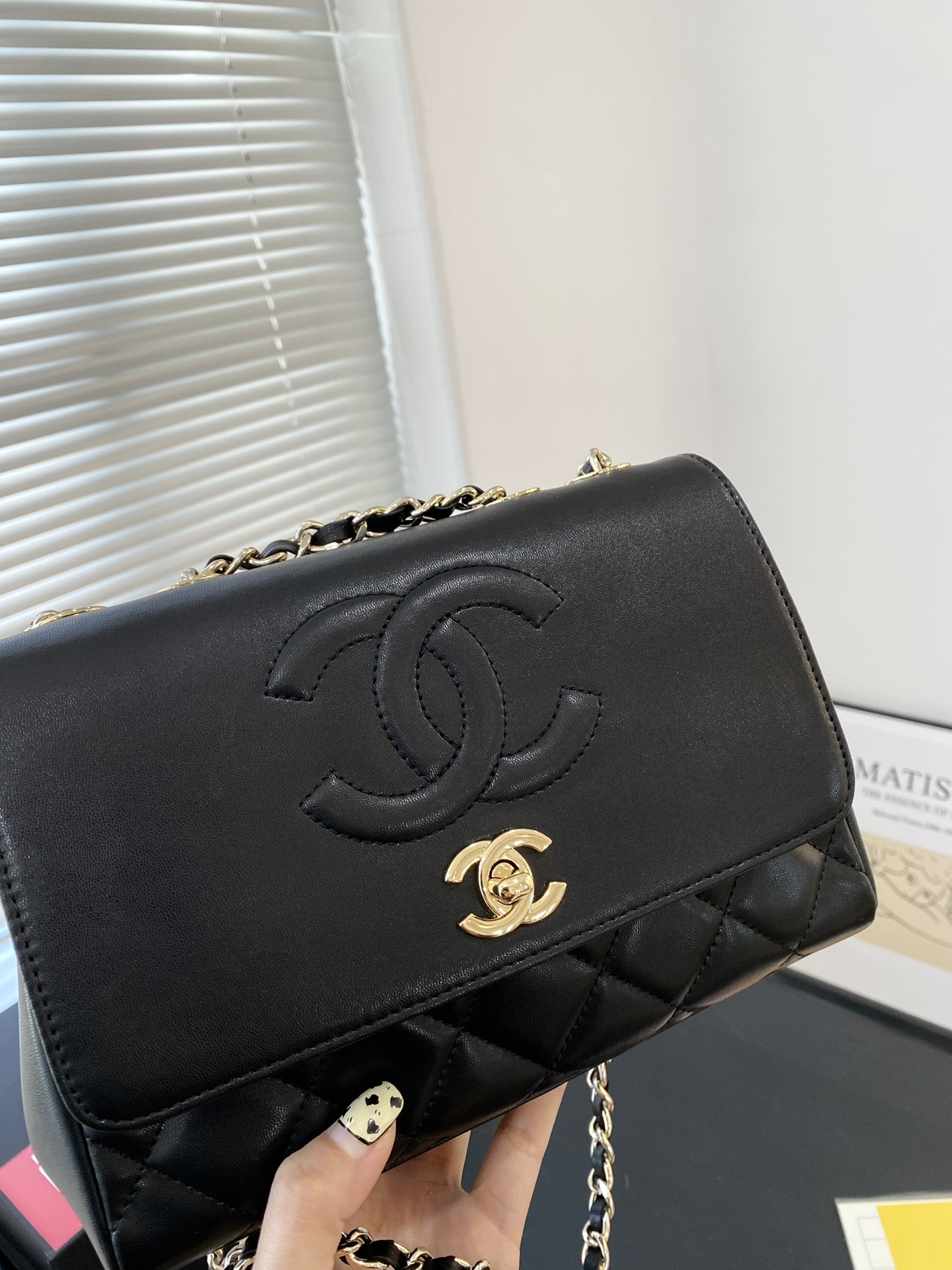 🅿️💰170配折叠礼盒✅🔜 【尺寸】22*15 网红推荐款 外出旅行必备✈️✈️香奈儿链条包 小号 ‼️ Chanel Pharrell 香奈儿机场包 顶级材质 原版五金logo ～ 网红街拍神奇‼️ 超级耐看 百搭 ～3309