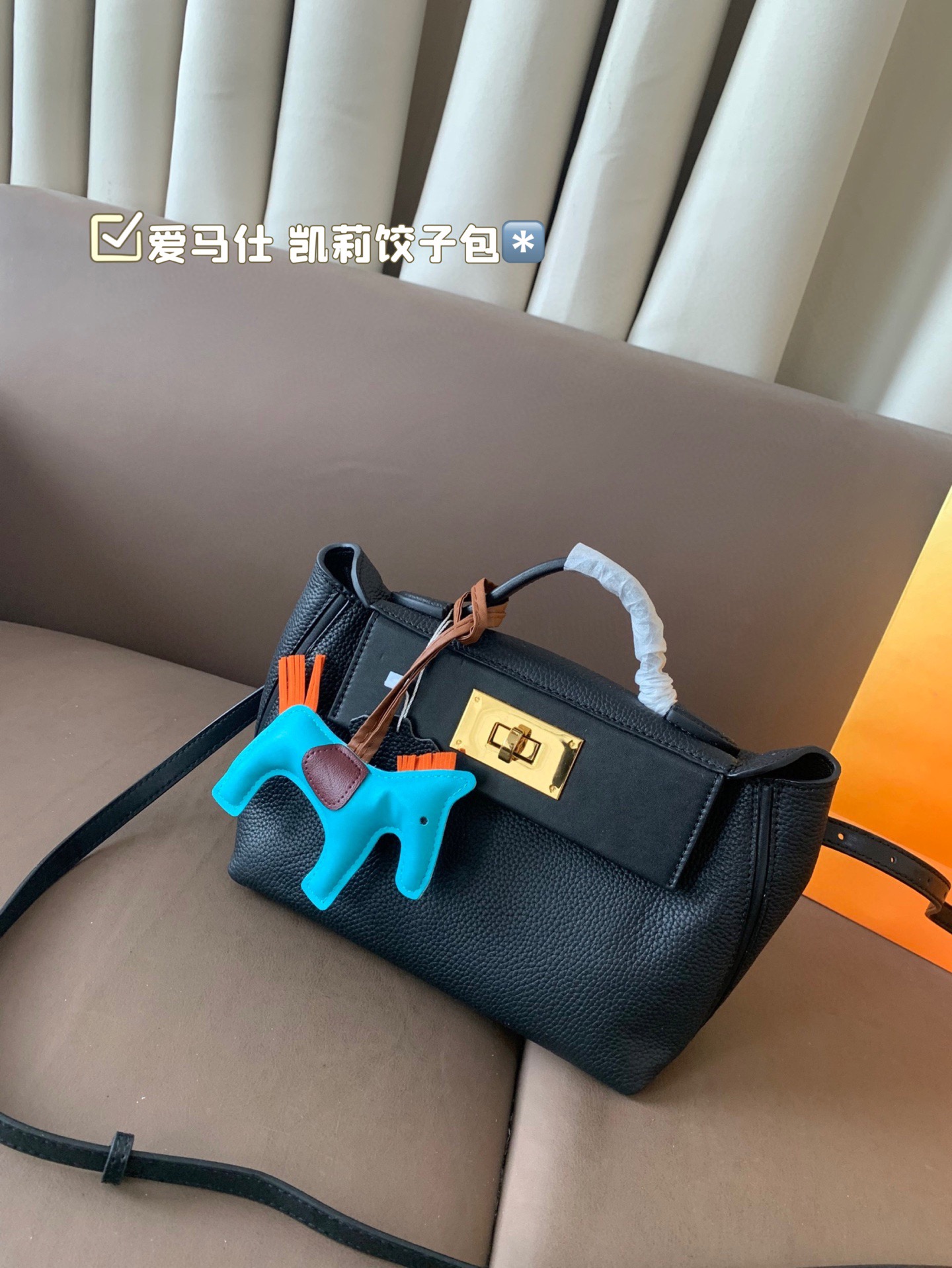 P255 纯皮 爱马仕 凯莉饺子包 材质进口,喜欢这个款式的美妞们，必须拿下啦，原版开模定制出货，五金带logo 对版纹路开料制作，名媛优雅高贵 尺寸：21*16