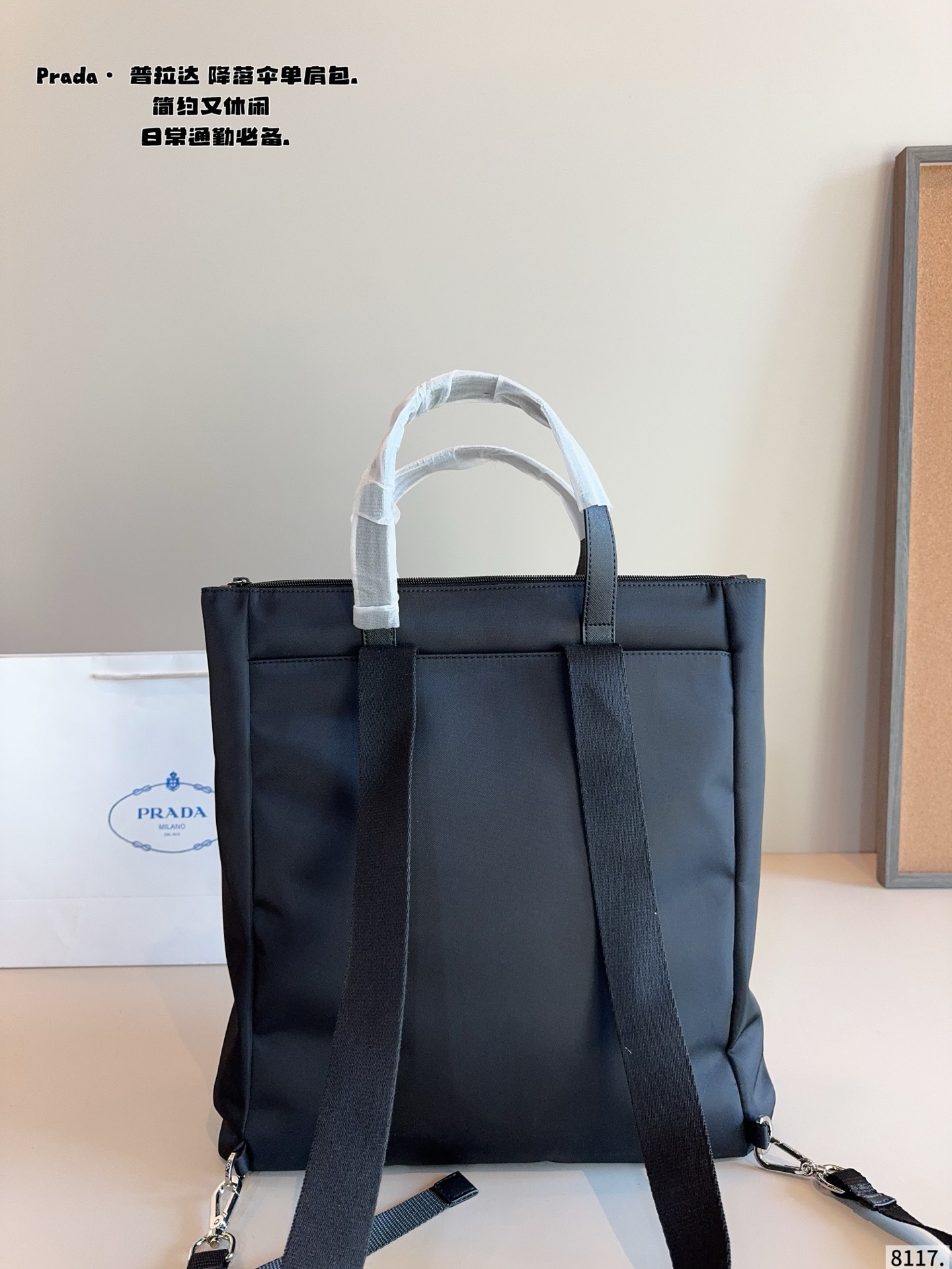 p180 prada普拉达新款 手提单肩包. 尼龙面料.超级柔软的面料 可手提 单肩斜挎 时尚新宠儿 各路明星 网红同款追捧 尺寸：38*4*11cm
