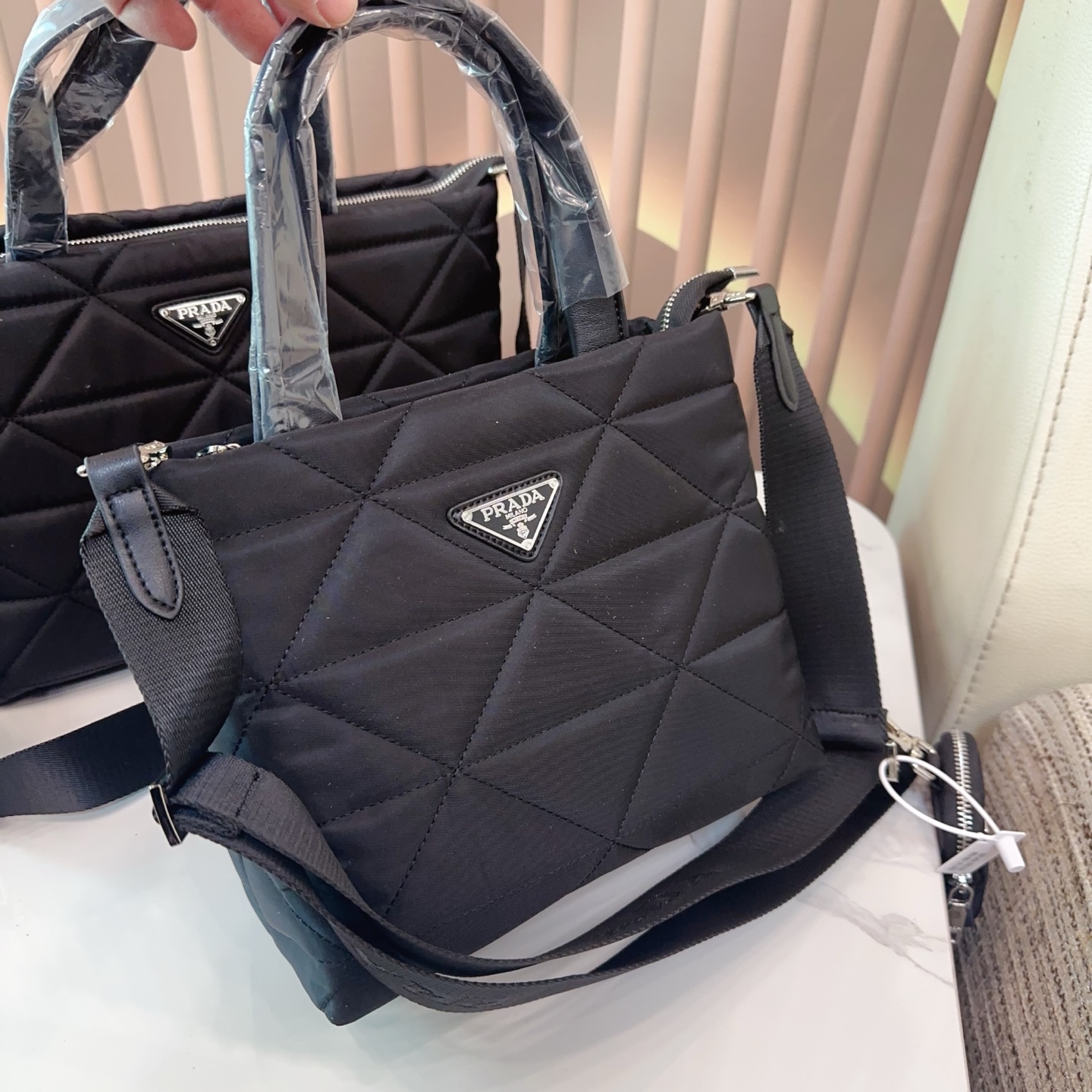 p120/p115 普拉达 PRADA 帆布菜篮子 质感爆棚的美 上身真的太太太有质感啦 日常逛街不要太吸晴 尺寸:32*13*20/23*12*19cm. bb