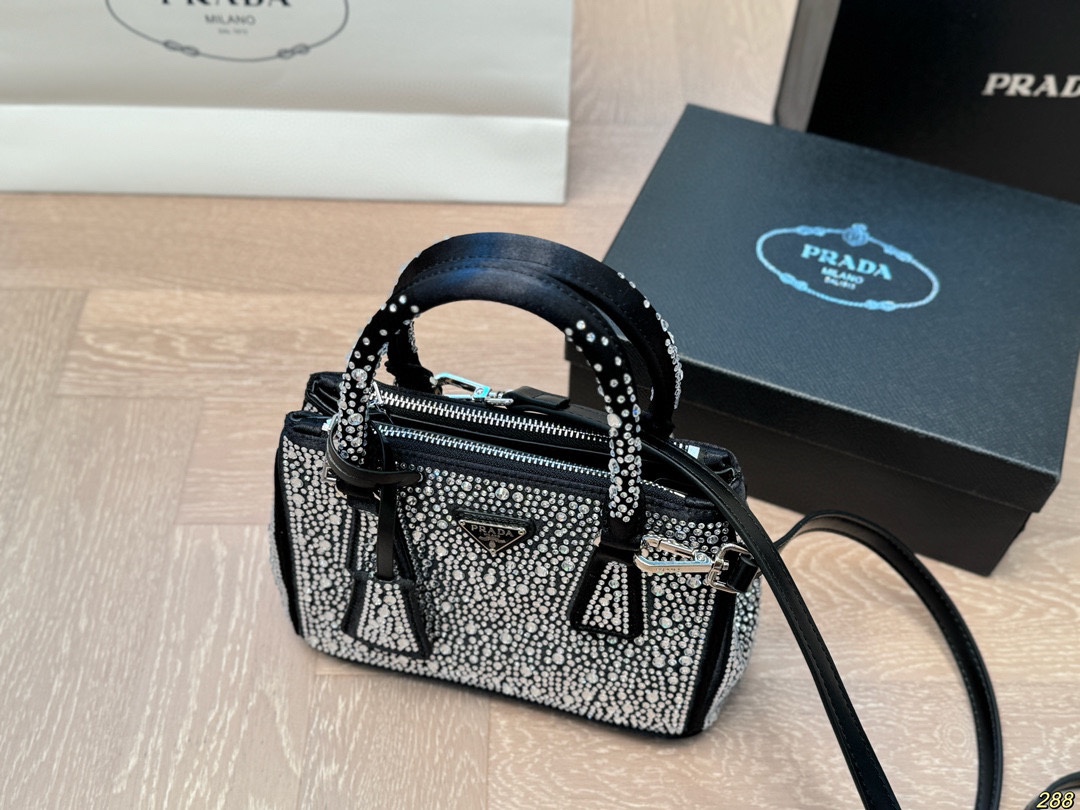 &yen;180配盒 普拉达 Prada 满钻包超级满足 颜值超高 集美必入 尺寸： 22 16