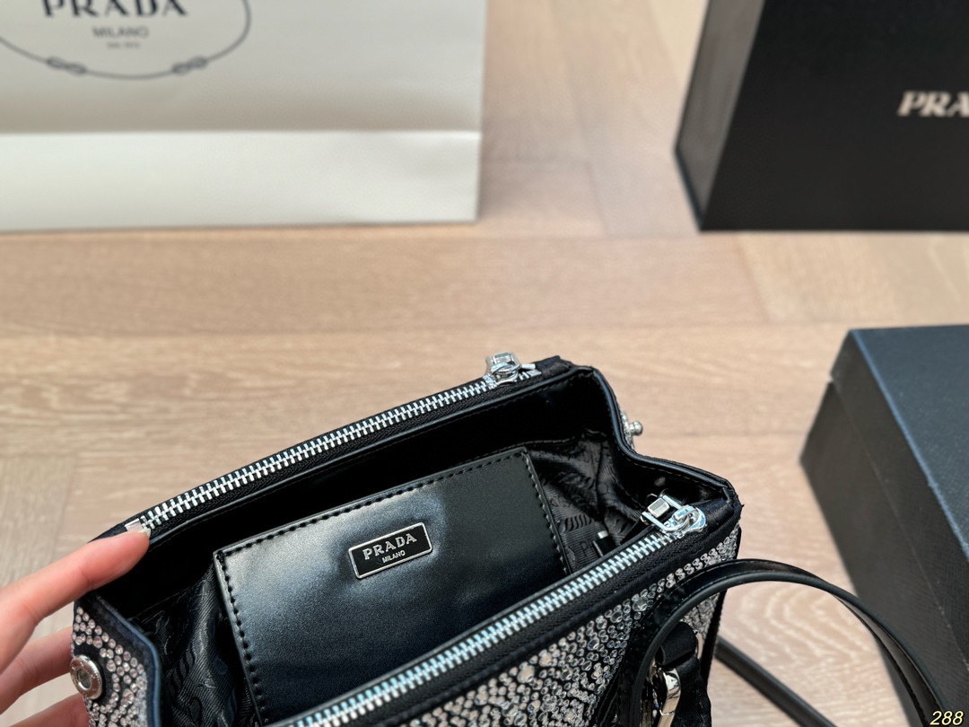 &yen;180配盒 普拉达 Prada 满钻包超级满足 颜值超高 集美必入 尺寸： 22 16
