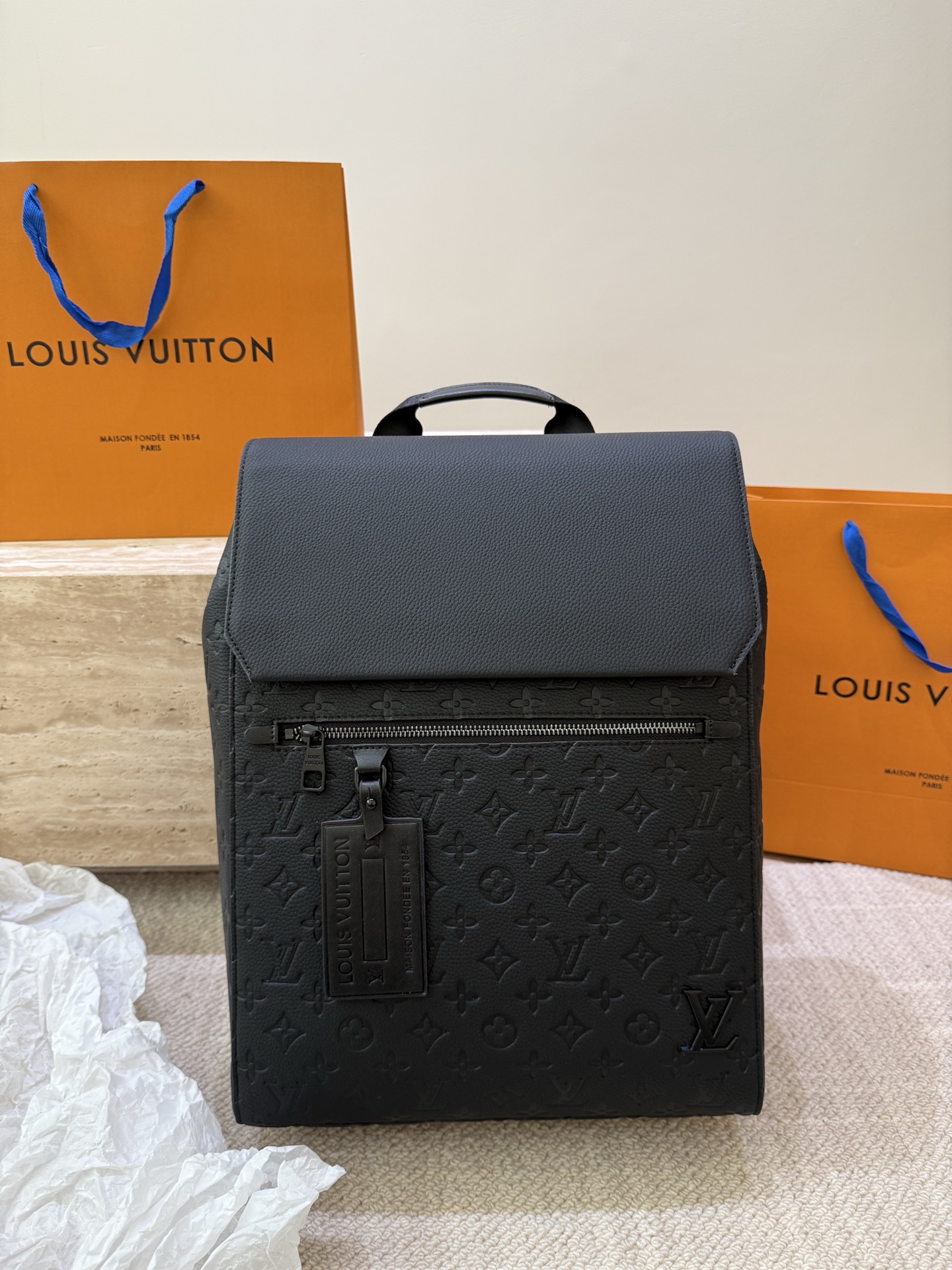 P165 高顔値双肩包/ LV Discovery 百搭通勤经典牛皮双肩包 LV最好看的双 肩包出差旅行必备 休闲商务都可驾驭 容量超大超能装 大热门款个人认为这是一款最合适男士的包包 超级酷 COOL 尺寸 30 40cm