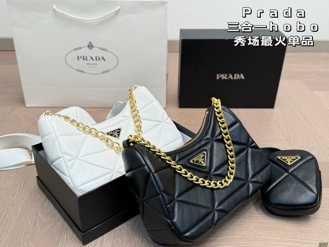 &yen;125配盒 Prada 普拉达三合一hobo 肩背包 斜挎 秀场最火单品！ 旅行 健身 生活 聚会 街拍 都ok！ 很有高级感 时装feel。 尺寸：25 13