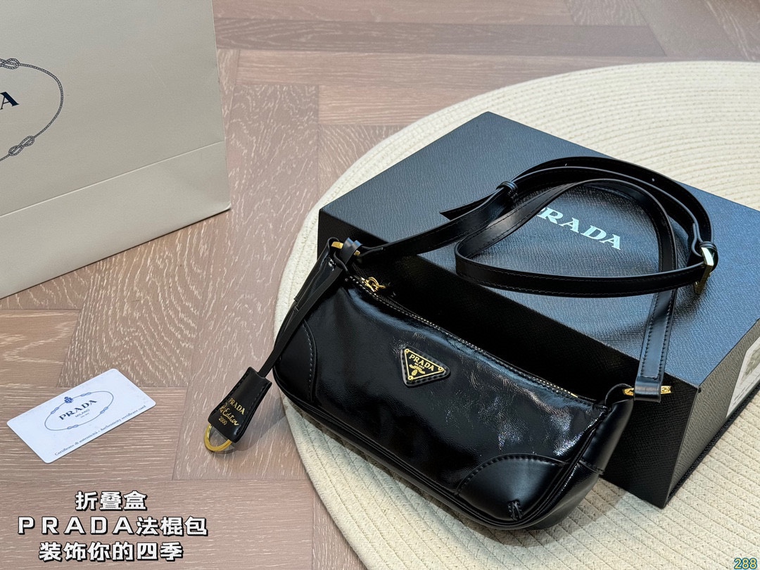&yen;120折叠盒 普拉达PRADA 法棍包 我说这是最美Prada没人反驳吧 这只小可爱谁见谁心动 装饰你的四季 尺寸21 9