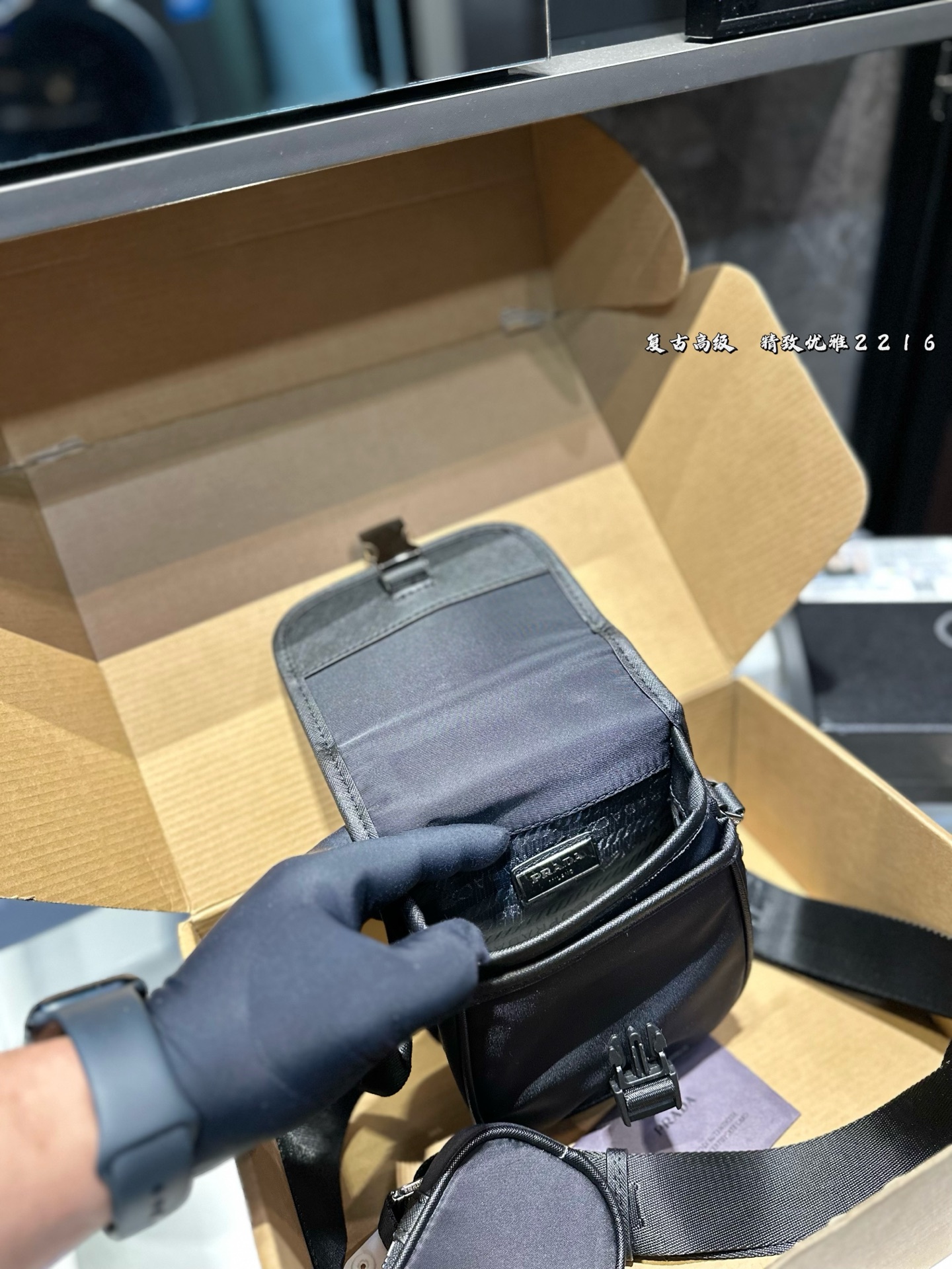 ❤️p125❤️ 普拉达Prada尼龙包 在时尚中增加柔美感 颜值真的绝绝子 谁看能不心动呢✨ 尺寸 13 18