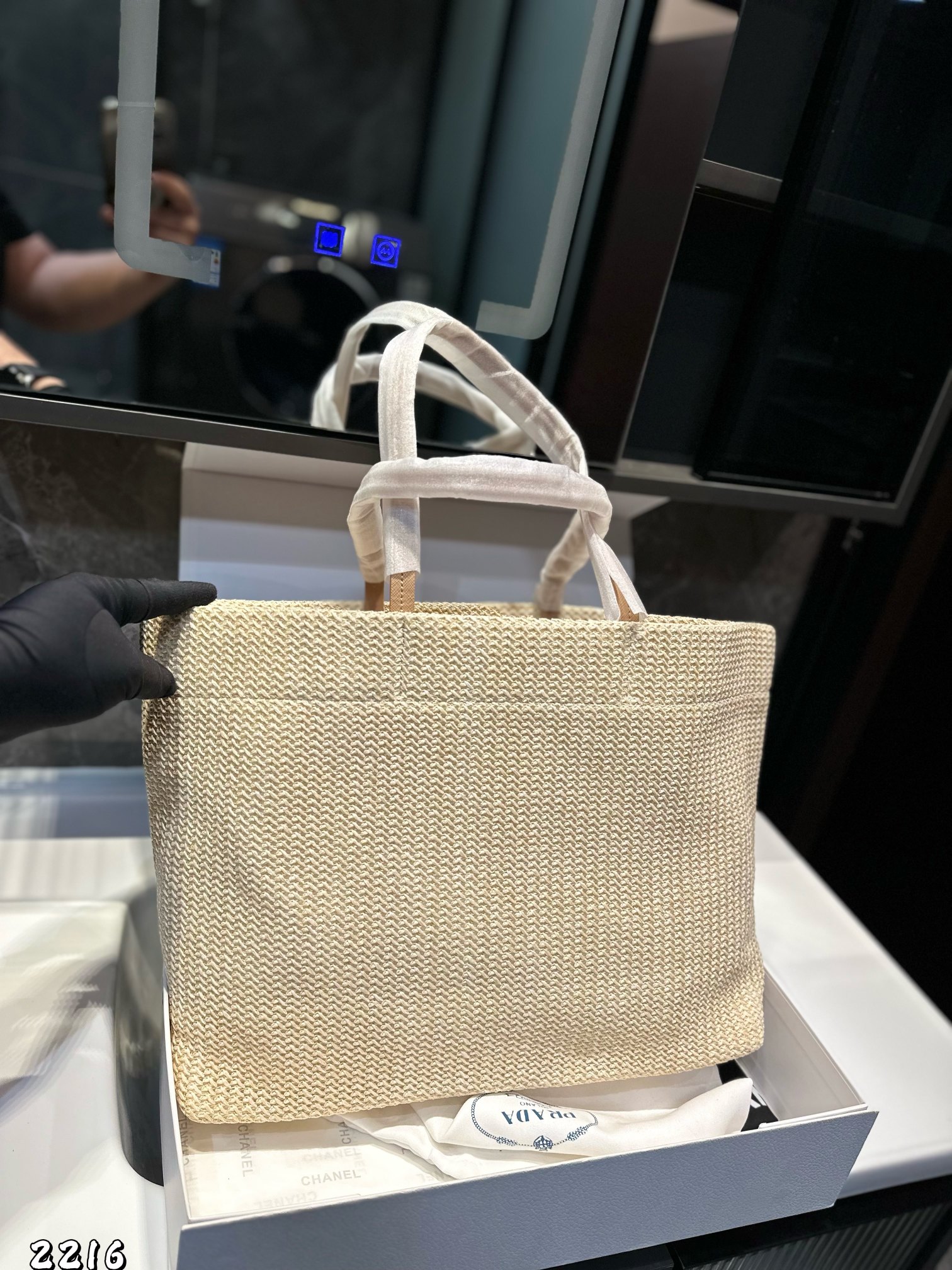 ❤️p135❤️ ✅新品推荐🔜高端货🔥Prada普拉达新款购物袋～托特包👍高端货！超大容量！各大明星追捧的爆款～棕榈叶和牛皮编织而成‼️采用最好的五金配件！经典logo！（size：39*29*16 上口49）