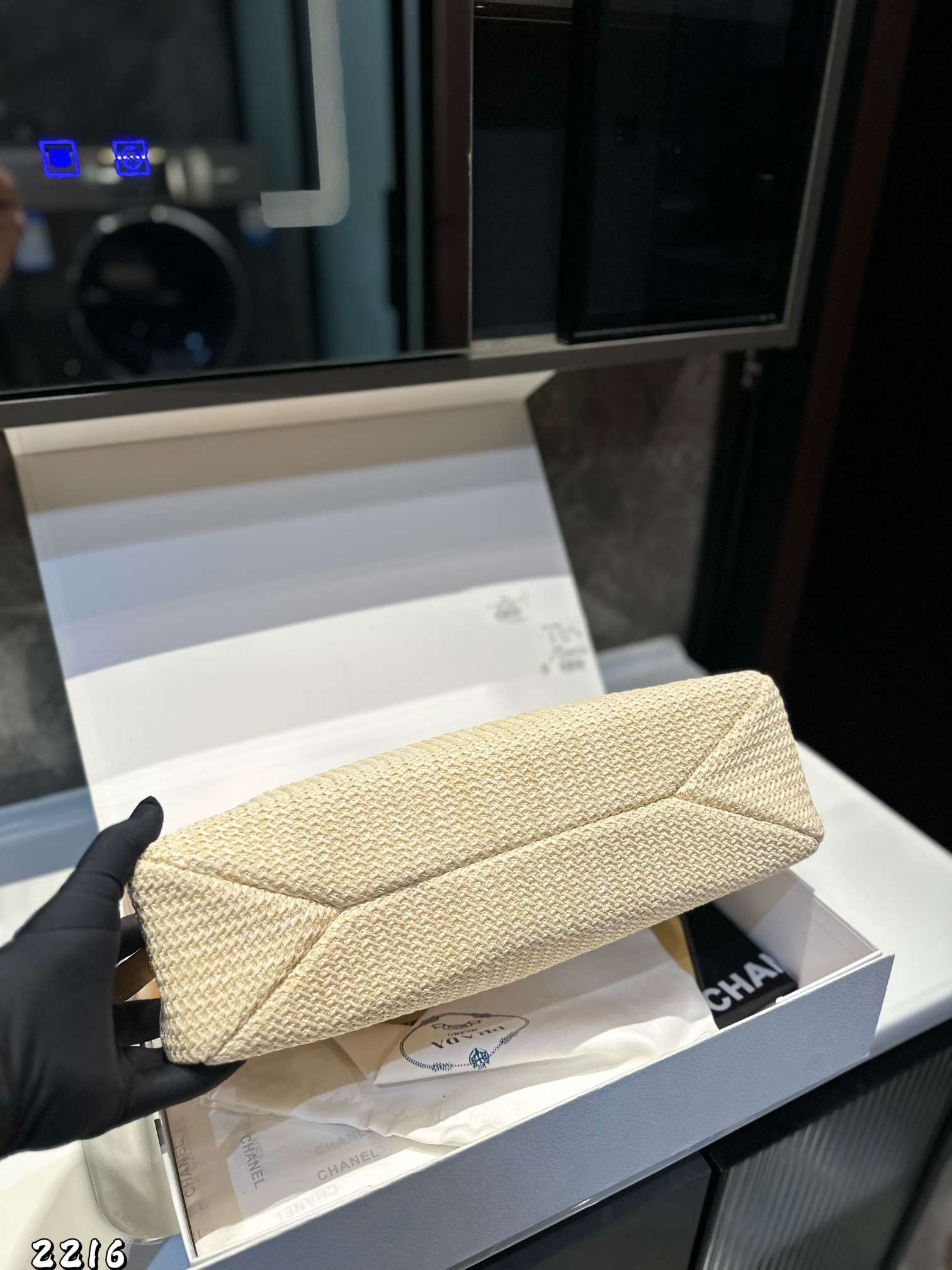 ❤️p160❤️ ✅新品推荐🔜高端货🔥Prada普拉达新款编织腋下包👍高端货！大容量！各大明星追捧的爆款～棕榈叶和牛皮编织而成‼️采用最好的五金配件！（size：40*23*11）