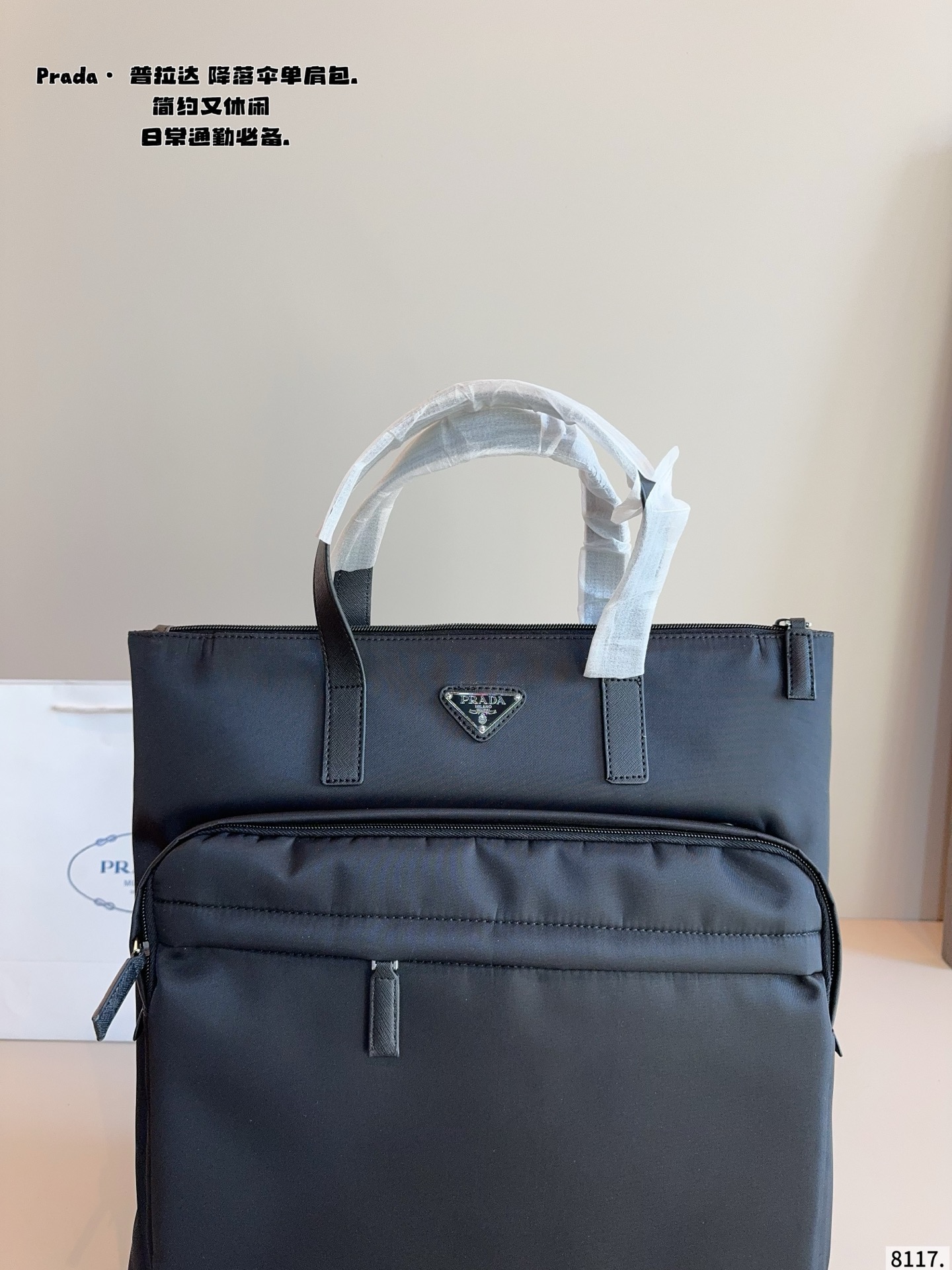 p180 prada普拉达新款 手提单肩包. 尼龙面料.超级柔软的面料 可手提 单肩斜挎 时尚新宠儿 各路明星 网红同款追捧 尺寸：38*4*11cm