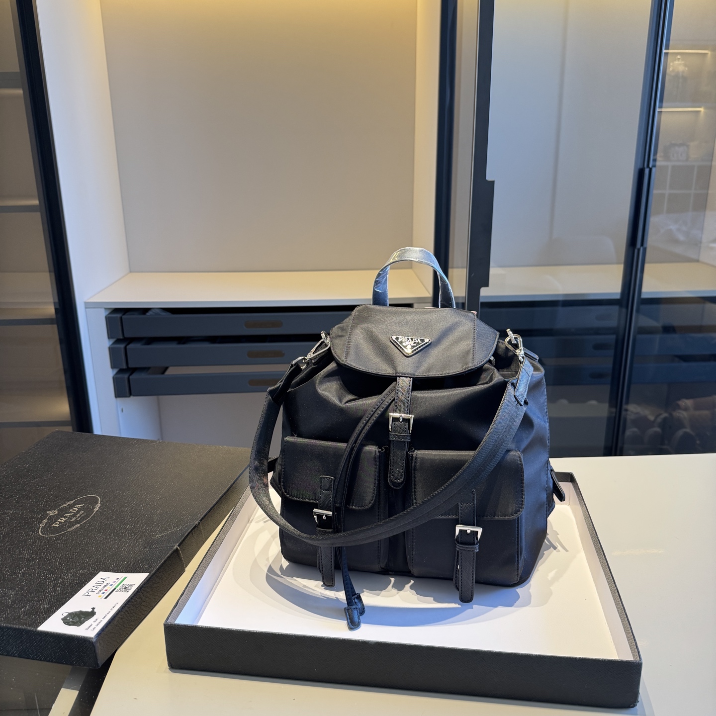 🅿️180✅新品推荐🔜 🔥升级版‼️配长肩带👍Prada普拉达专柜新款双肩包🎒男女通用‼️专柜同款哦👍超大容量～原版顶级五金！品质堪比正品！原版降落伞防水布配牛皮～面料外出轻便实用！旅游首选哦！🎁原版礼盒包装（size：30*33*15）