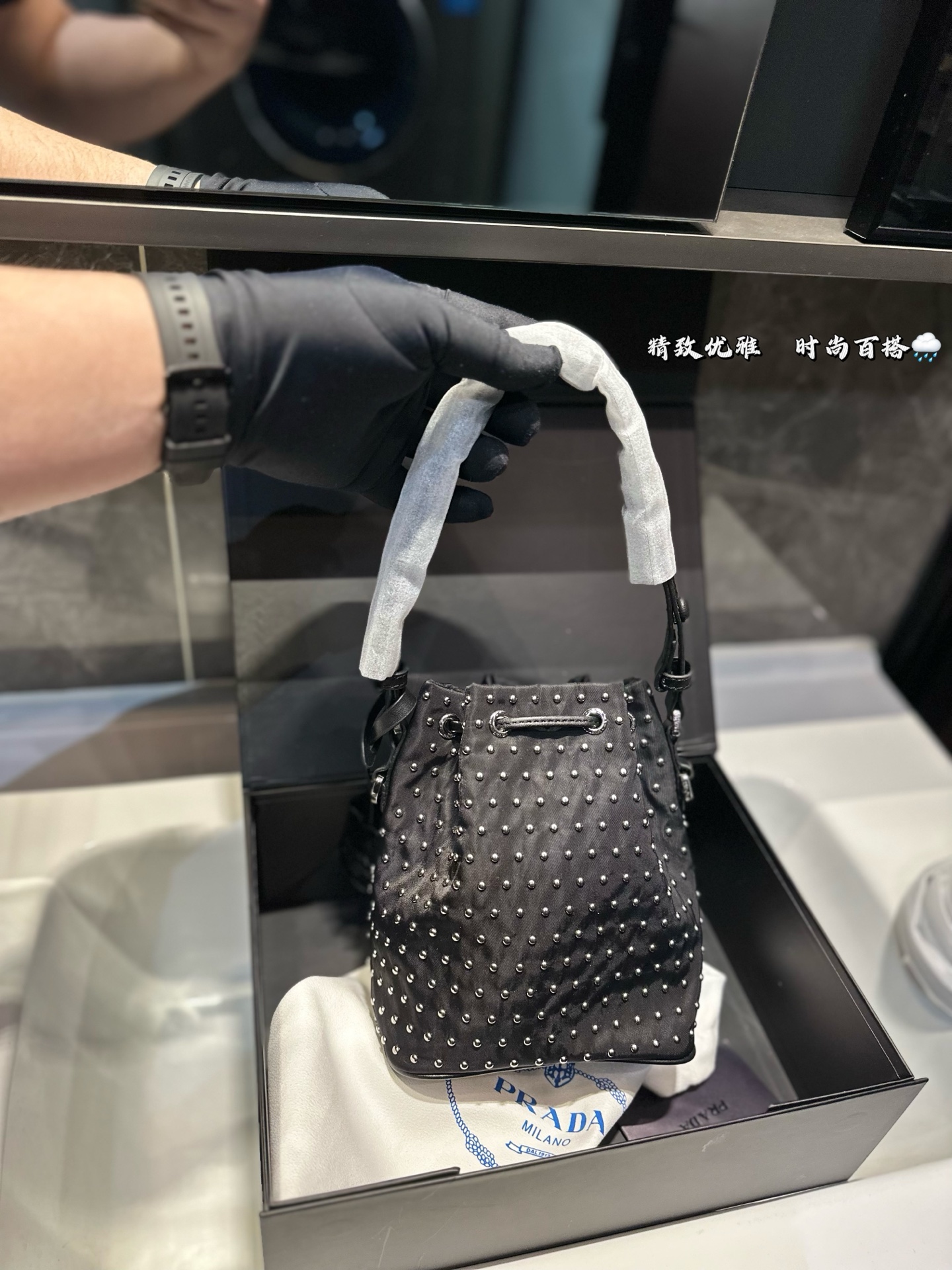 ❤️125（礼盒包装）❤️ 普拉达Prada铆钉水桶包 男女通用款哦原版面料五金 众多明星追捧的单品 原单品质 超高回头率 尺寸 19 22