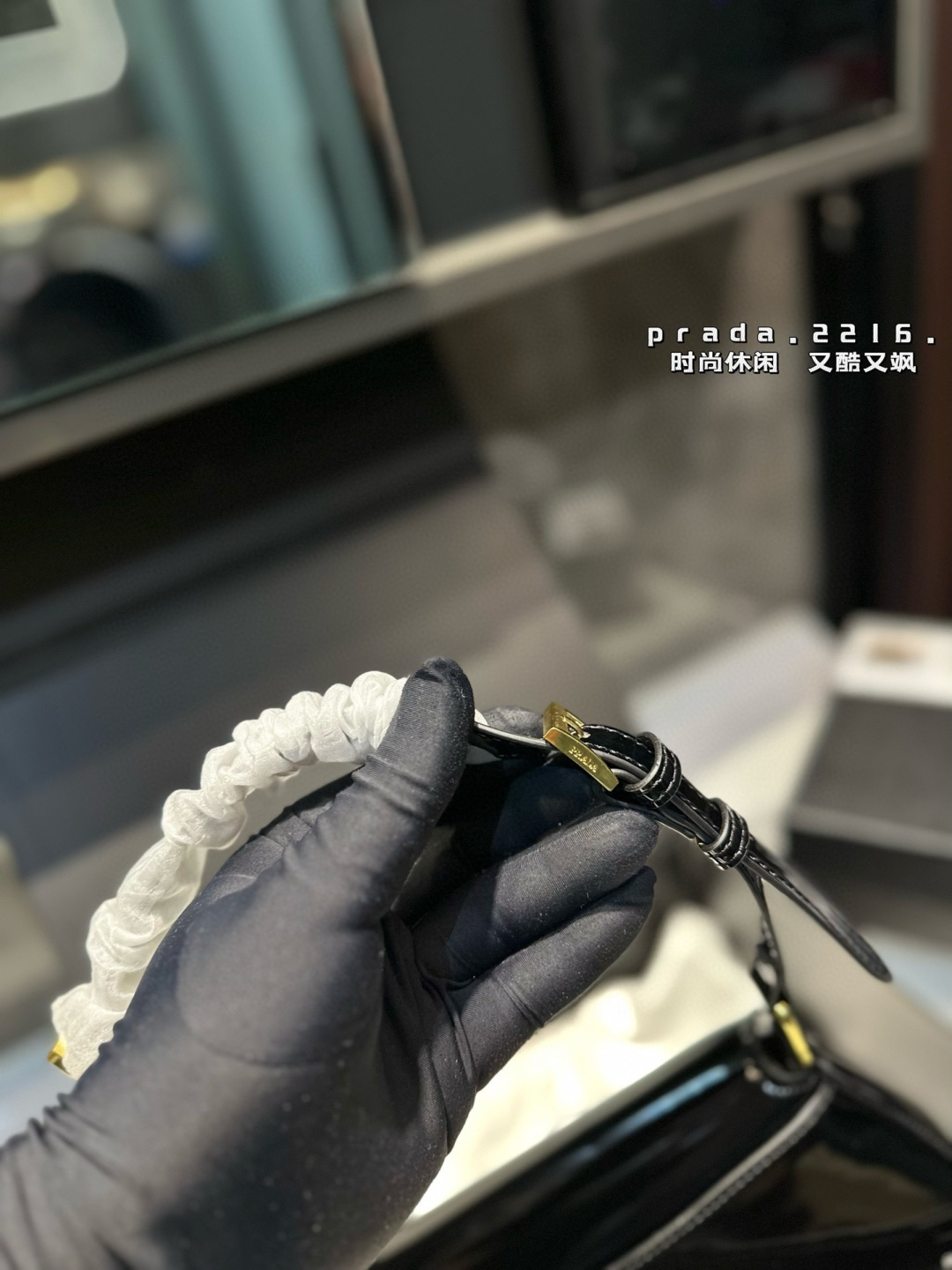 ❤️p120❤️ 普拉达漆皮腋下包 独特的艺术气息 颜值高 集美必入 尺寸25