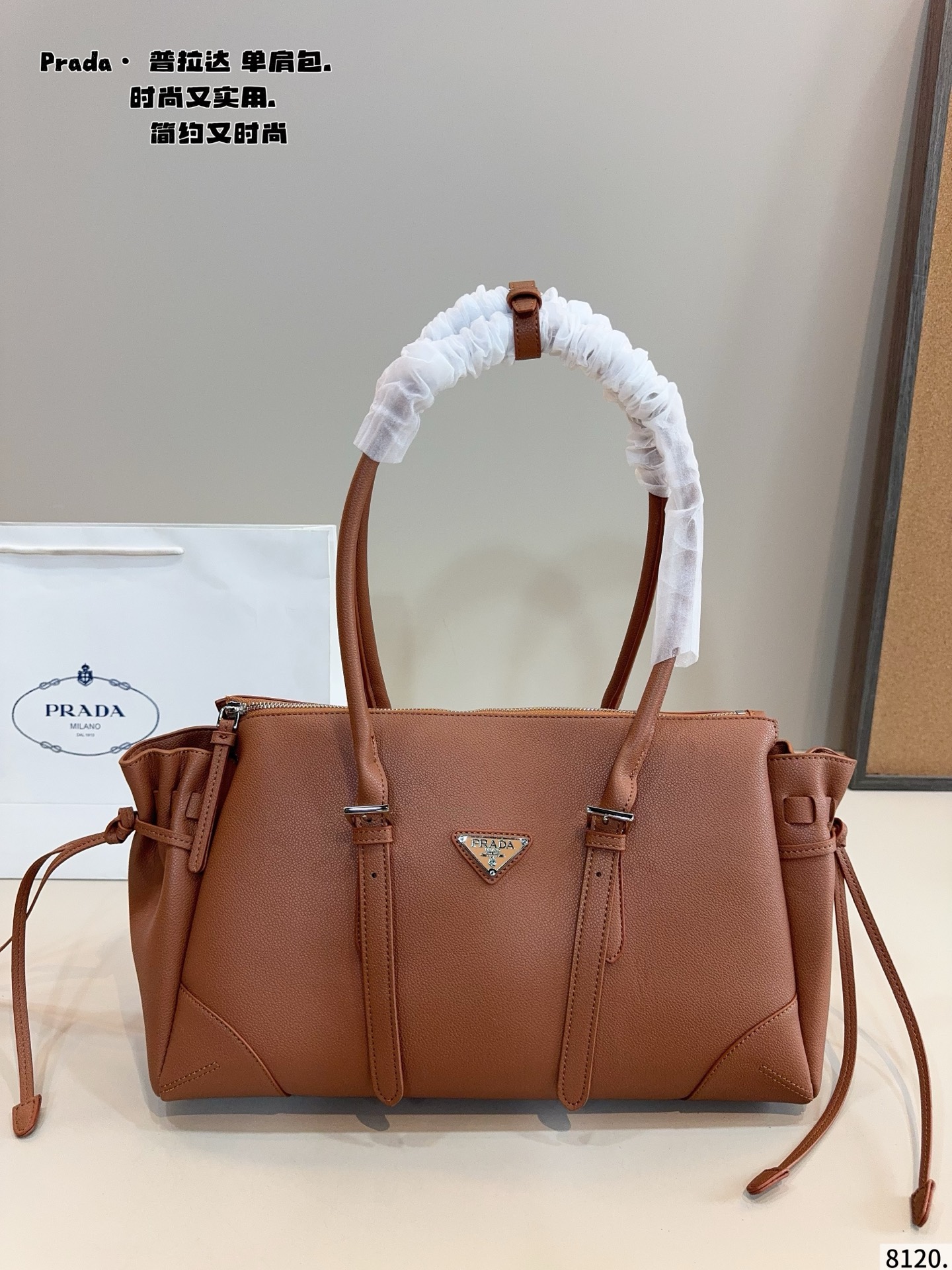 p180 普拉达PRADA 新款 中古腋下包. 质感很高级 容量超级大也很耐用 日常出街背它回头率百分百 就是这种随性慵懒感尺寸：38*13*23cm