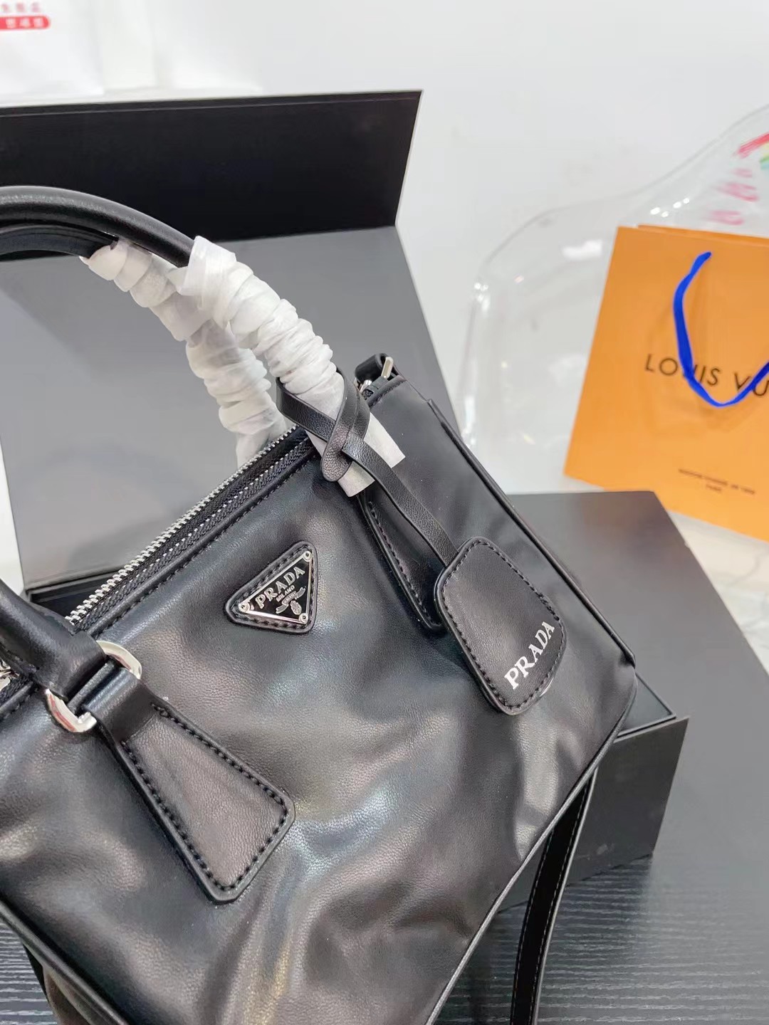 👑💰p175折叠盒 普拉达杀手 皮质材质耐造耐磨 设计简约 包身轻便 日常造不心疼万年长青款 上身酷！时髦！ 尺寸：21.9.15