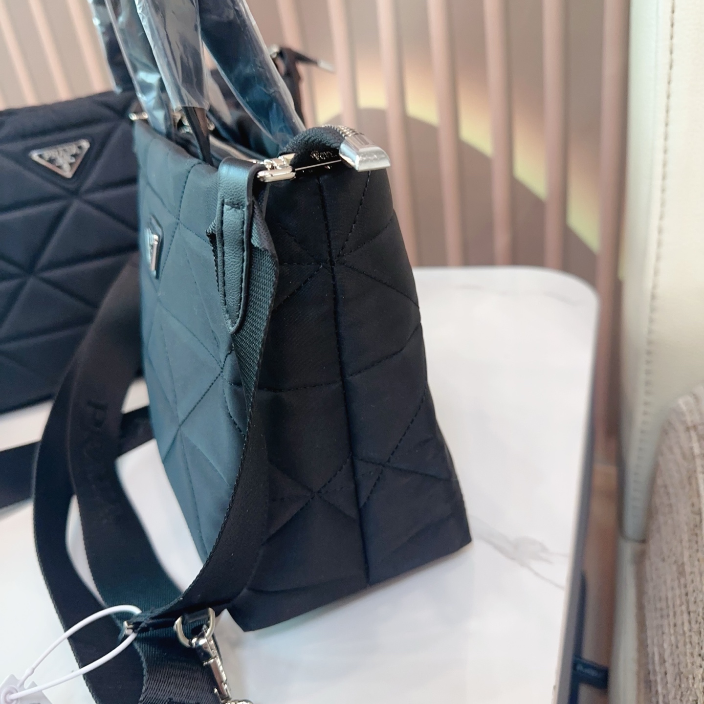 p120/p115 普拉达 PRADA 帆布菜篮子 质感爆棚的美 上身真的太太太有质感啦 日常逛街不要太吸晴 尺寸:32*13*20/23*12*19cm. bb