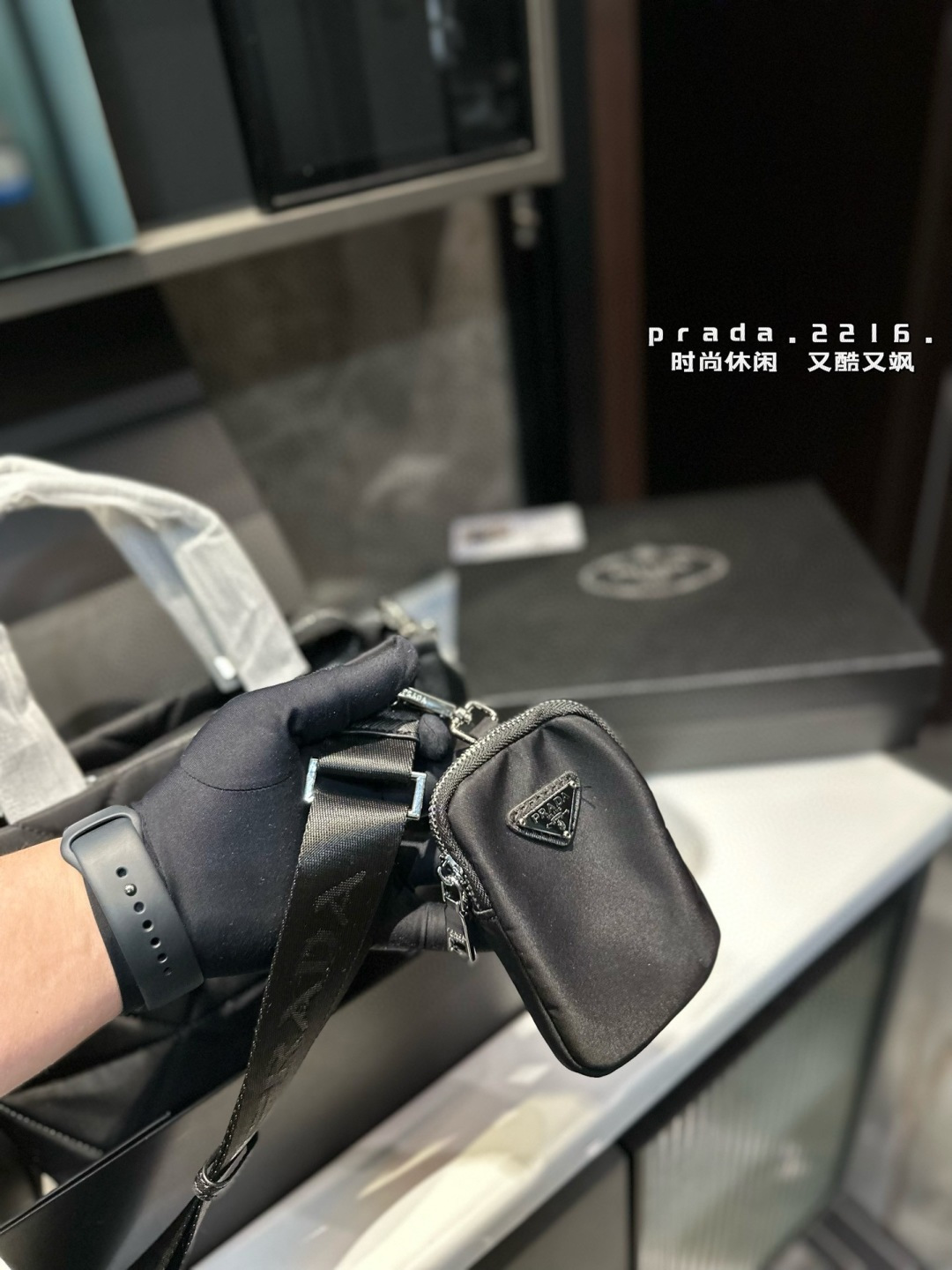 ❤️p130/p125❤️ 普拉达尼龙菱格托特包有种酷酷感觉容量还很可 Prada一眼便爱上日常通勤强烈推荐 集美们冲它 尺寸:大号32 22 小号24 21