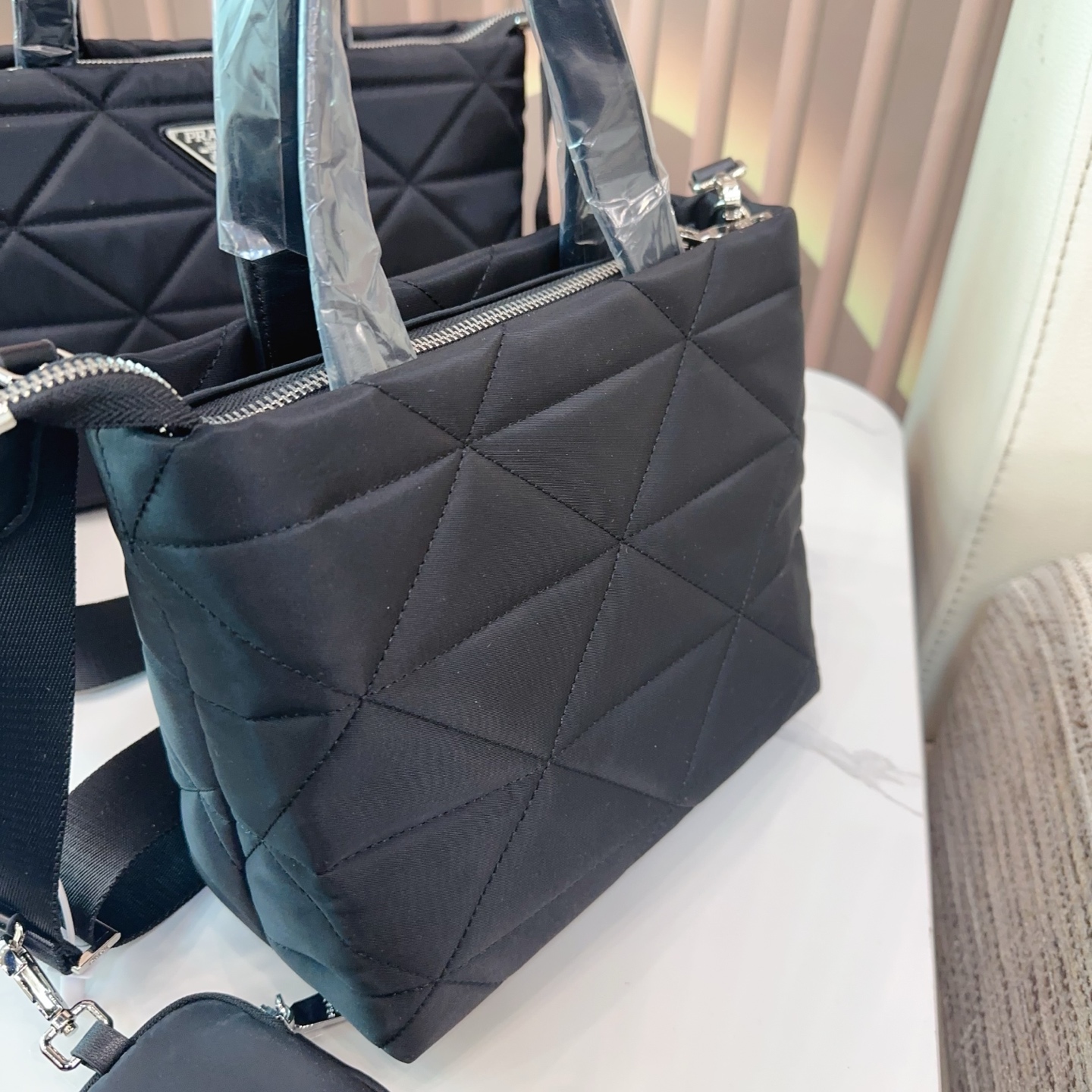 p120/p115 普拉达 PRADA 帆布菜篮子 质感爆棚的美 上身真的太太太有质感啦 日常逛街不要太吸晴 尺寸:32*13*20/23*12*19cm. bb