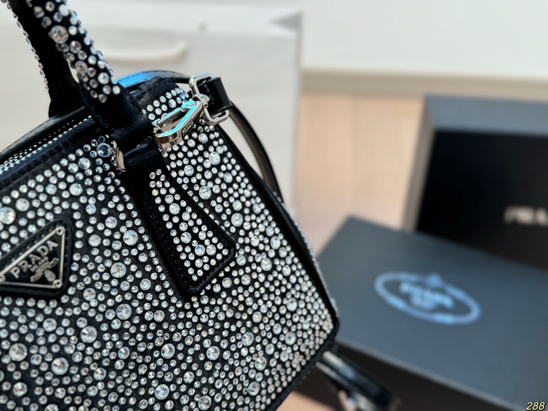 &yen;180配盒 普拉达 Prada 满钻包超级满足 颜值超高 集美必入 尺寸： 22 16