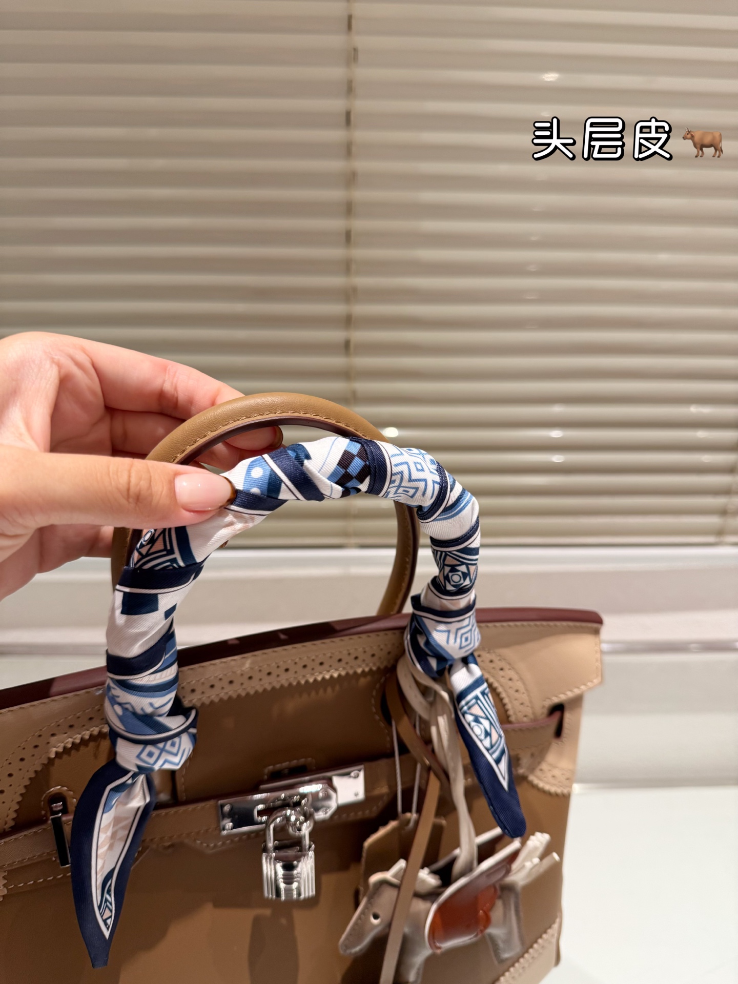 顶级原单 纯牛皮 P360 Hermes 爱马仕｜Birkin 30 铂金包 独家经典火爆出货 纯皮 里外纯皮！集万千宠爱与一身 爱马仕&middot;birkin铂金包 专柜万年不下架 原厂激光五金 各路时尚主播/网红/明星不离手 气质女神爱不释手必备法宝 各种百搭 处处体现时尚品味 畅销多年 新版本新工艺 选材结实有型且皮质超软 里外全皮 油边/走线/五金媲美专柜 注目精湛工艺 感受工匠神韵 品质如图 市场最高版本 随意出入专柜无压力 女神包抓紧购 阳光下颜色偏浅 室内光线暗会深一些 这是常识哦 尺寸：30cm