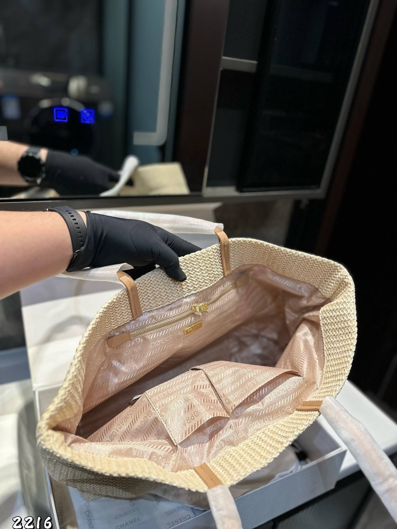 ❤️p135❤️ ✅新品推荐🔜高端货🔥Prada普拉达新款购物袋～托特包👍高端货！超大容量！各大明星追捧的爆款～棕榈叶和牛皮编织而成‼️采用最好的五金配件！经典logo！（size：39*29*16 上口49）