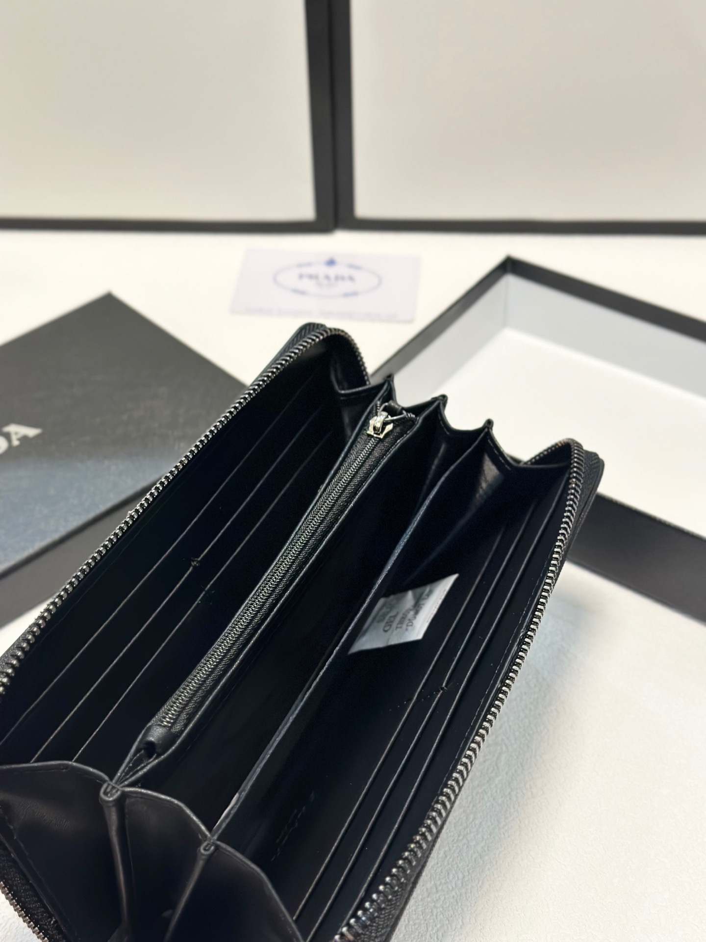 P100🎀🎀颜色 黑🎀尺寸 20x10🎀普拉达爆款十字纹牛皮😈💥原版十字纹牛皮🐂高端品质👍🏻精致车线做工💎值得拥有‼️