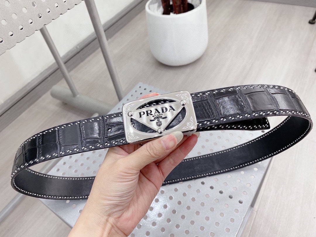 P220❤ 普拉达 进口原版皮❤❤鳄鱼🐊肚 双面可用[强]牛逼质量[呲牙]独一无二复制.搭配不同风格 精钢扣电镀 不褪色💎💎明星大咖追捧的典范😱带身宽度3.8厘米(附带原版包装)