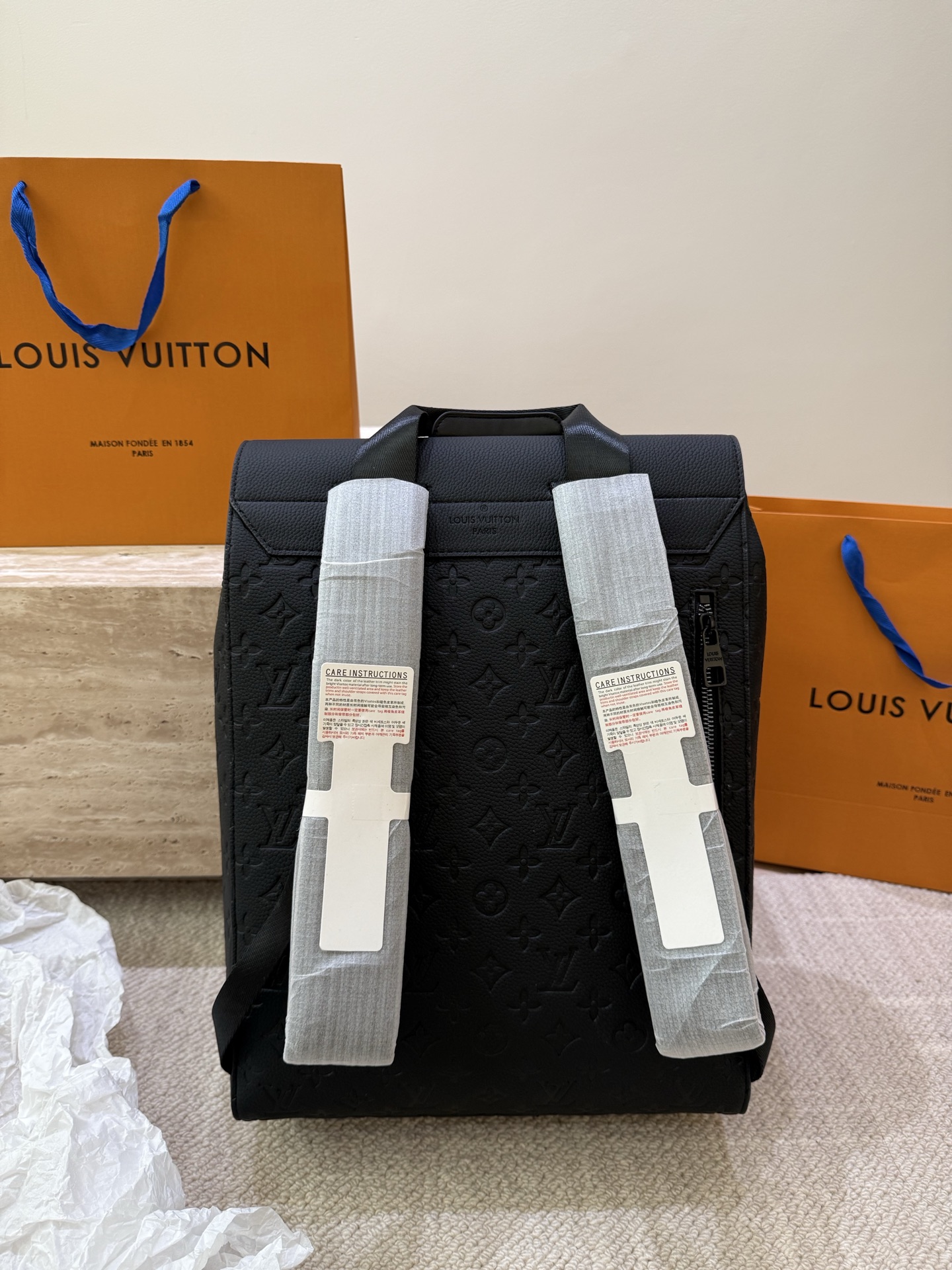 P165 高顔値双肩包/ LV Discovery 百搭通勤经典牛皮双肩包 LV最好看的双 肩包出差旅行必备 休闲商务都可驾驭 容量超大超能装 大热门款个人认为这是一款最合适男士的包包 超级酷 COOL 尺寸 30 40cm