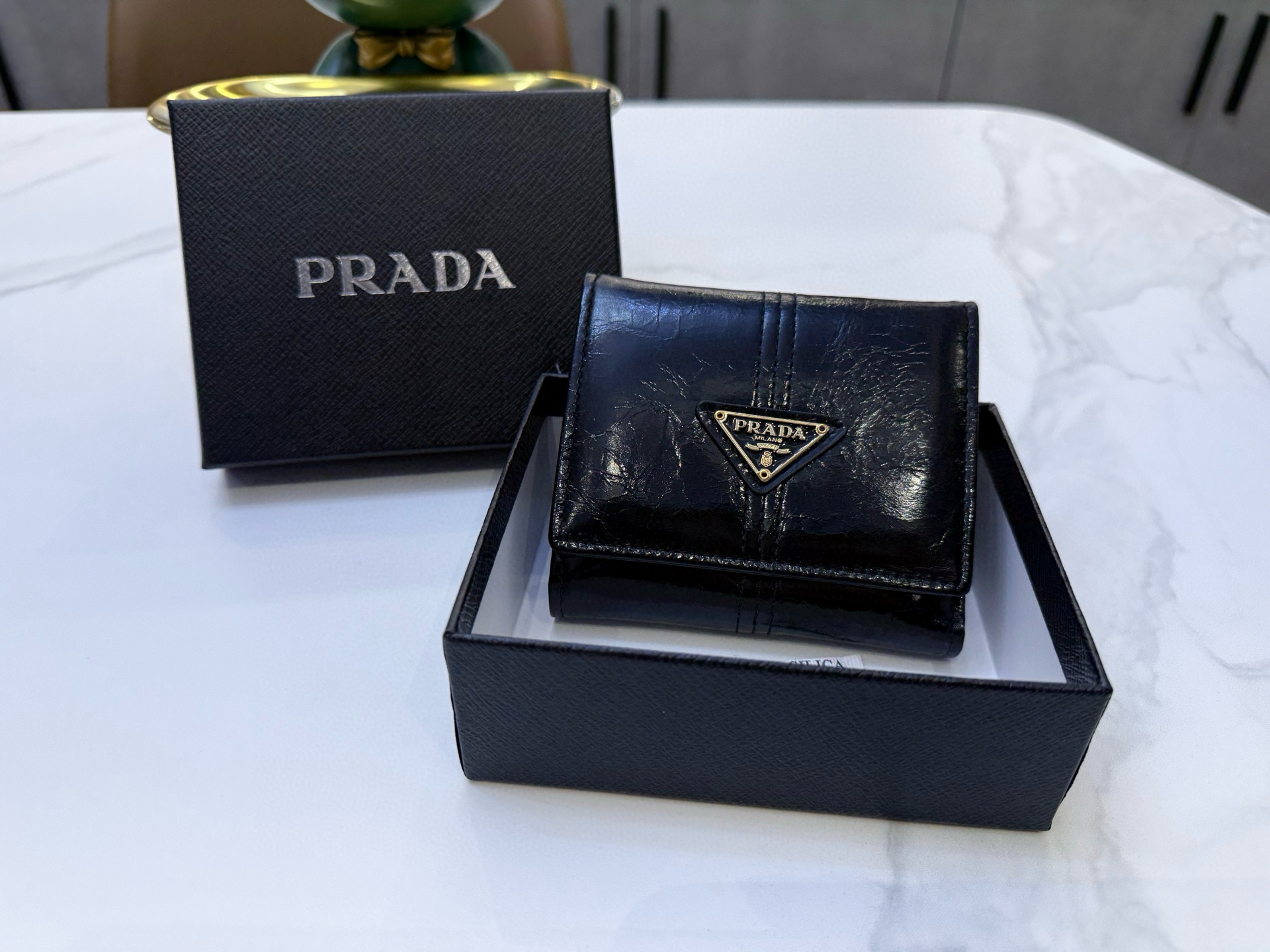 📢📢📢p85 普拉达专柜新款女士钱包 三折款 💕里外牛皮 原版质量做工 小身躯 大容量 👍 超级美哦