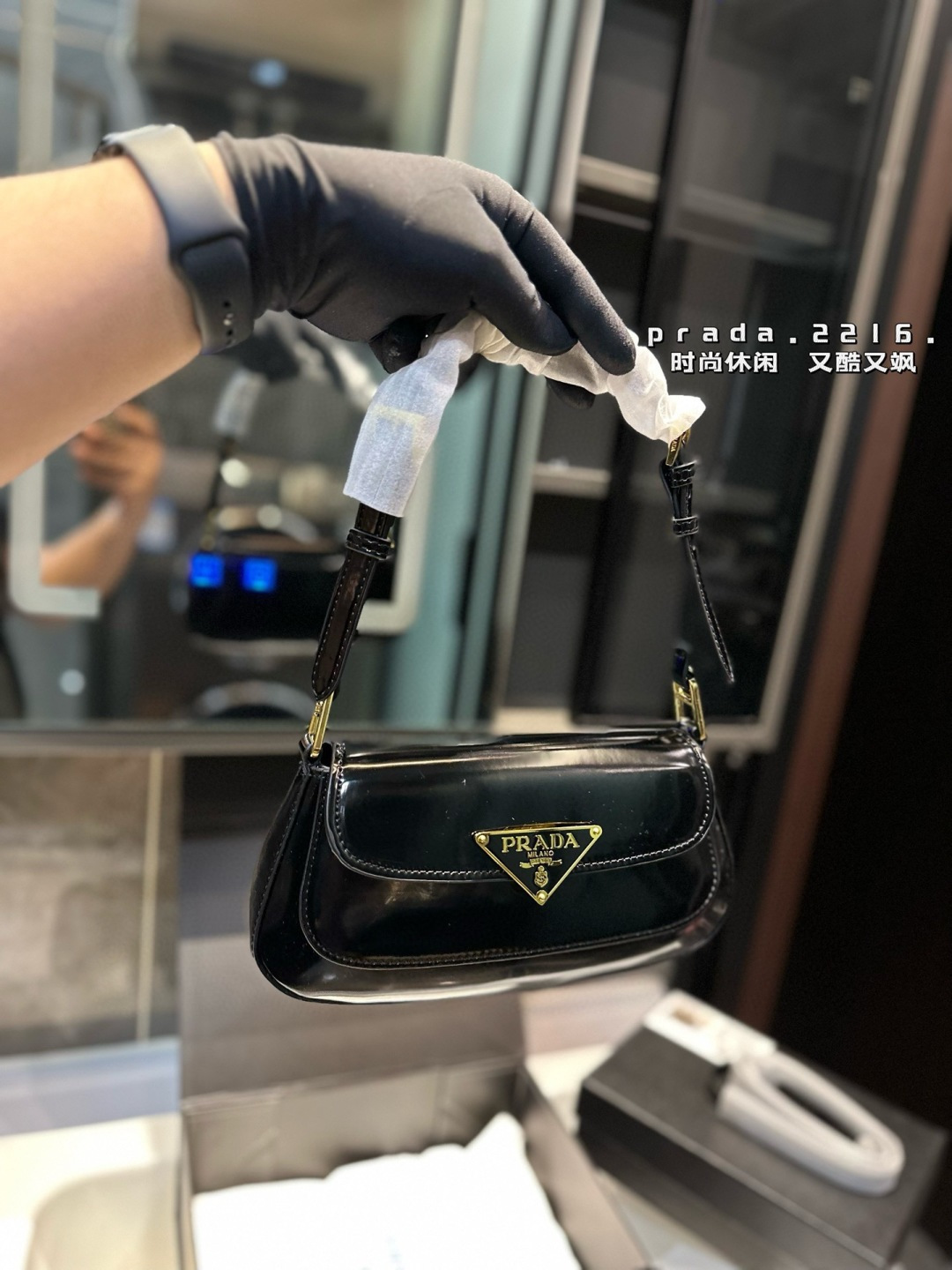 ❤️p120❤️ 普拉达漆皮腋下包 独特的艺术气息 颜值高 集美必入 尺寸25