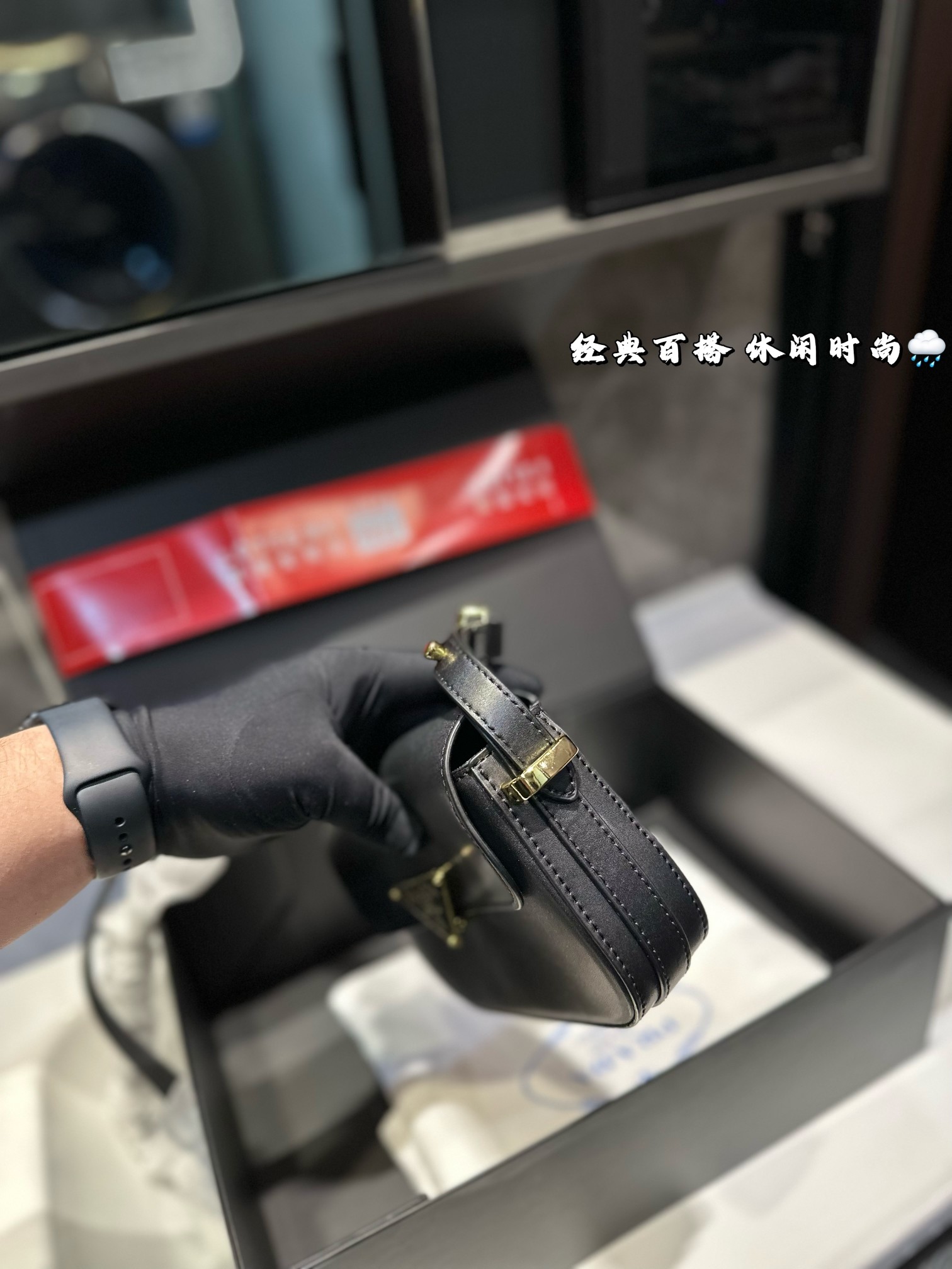 ❤️P135（礼盒包装）❤️ 普拉达腋下包 颜色彰显时尚风格 适合旅游 日常 容貌吸引 集美们必入 尺寸：21.12