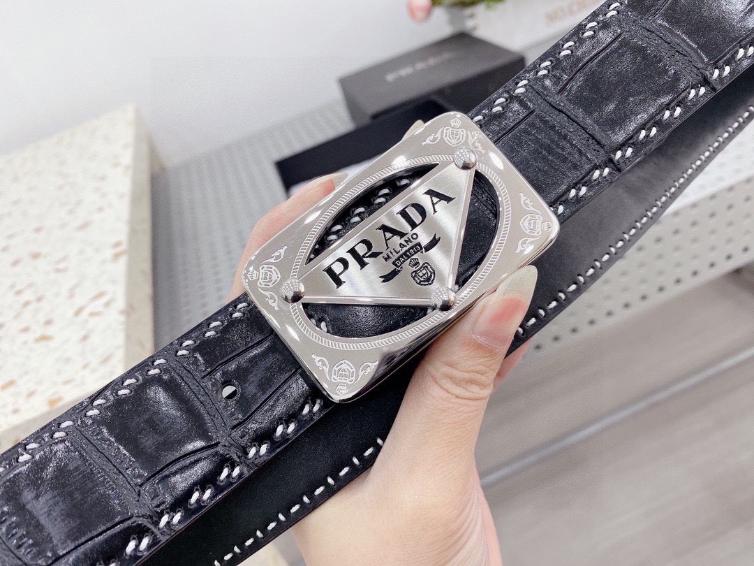 P220❤ 普拉达 进口原版皮❤❤鳄鱼🐊肚 双面可用[强]牛逼质量[呲牙]独一无二复制.搭配不同风格 精钢扣电镀 不褪色💎💎明星大咖追捧的典范😱带身宽度3.8厘米(附带原版包装)
