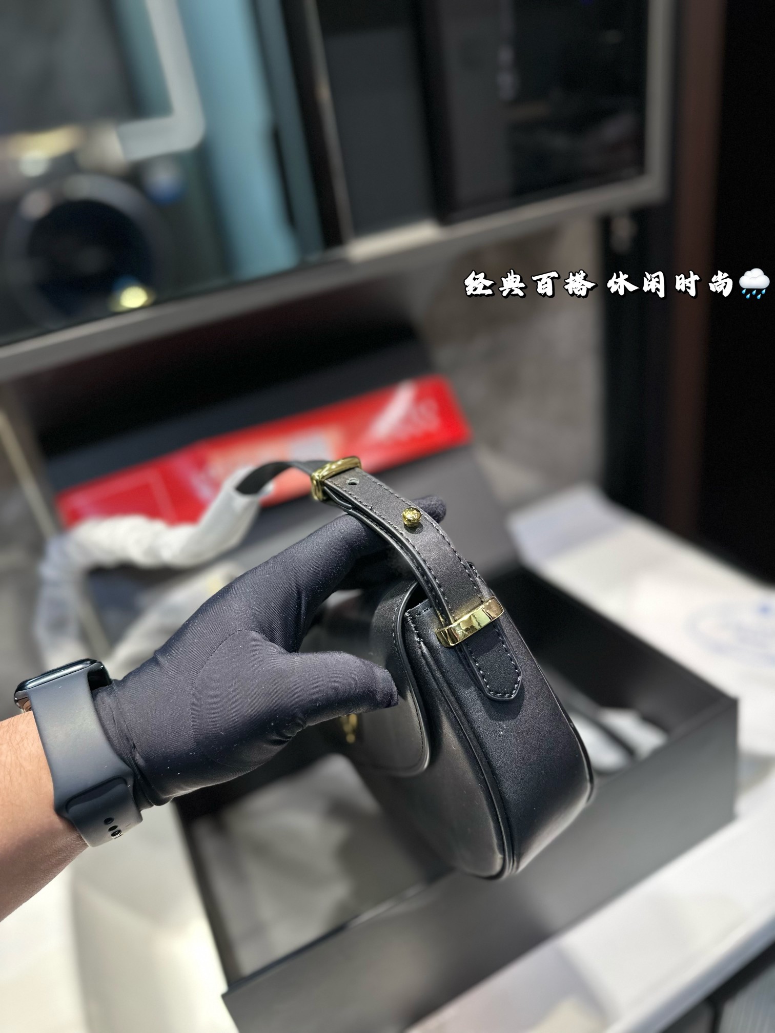 ❤️P135（礼盒包装）❤️ 普拉达腋下包 颜色彰显时尚风格 适合旅游 日常 容貌吸引 集美们必入 尺寸：20.16