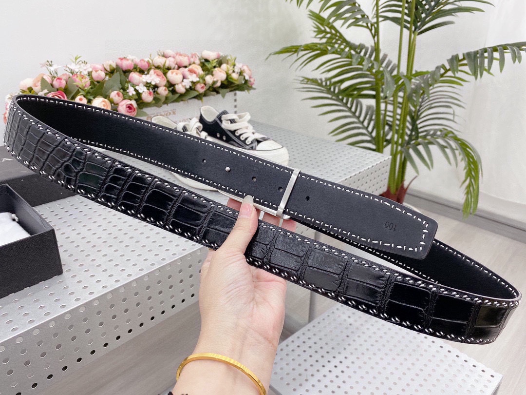 P220❤ 普拉达 进口原版皮❤❤鳄鱼🐊肚 双面可用[强]牛逼质量[呲牙]独一无二复制.搭配不同风格 精钢扣电镀 不褪色💎💎明星大咖追捧的典范😱带身宽度3.8厘米(附带原版包装)