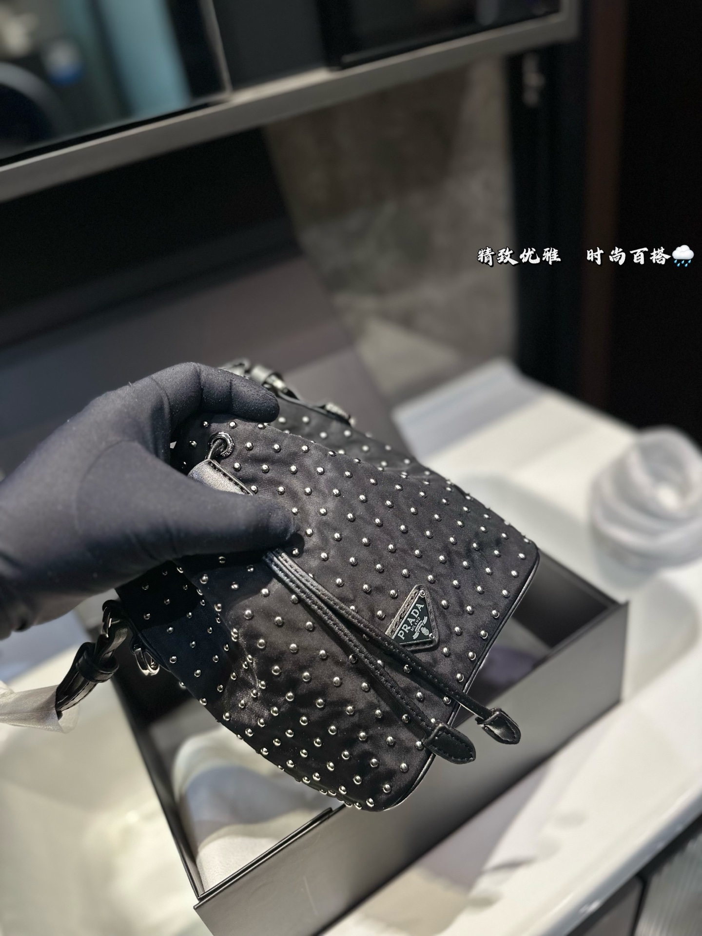 ❤️125（礼盒包装）❤️ 普拉达Prada铆钉水桶包 男女通用款哦原版面料五金 众多明星追捧的单品 原单品质 超高回头率 尺寸 19 22
