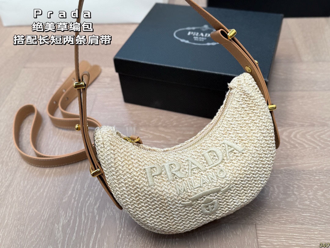 &yen;130 搭配长短两条肩带 普拉达Prada绝美草编包 是背Prada阳光草编包的夏天啦 马上夏至了，来推荐这只Prada阳光草编包 编织和皮革，清爽也文艺，让你也可甜可美。设计也非常实用，夏天怎么能少了草编包呢 尺寸 21 10