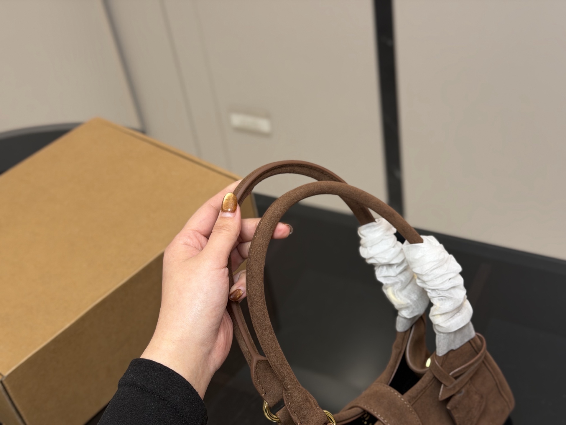 &yen;170 size：26.18cm 普拉达 hobo中古腋下包 多了一份随意和简单， 完全的时尚百搭！