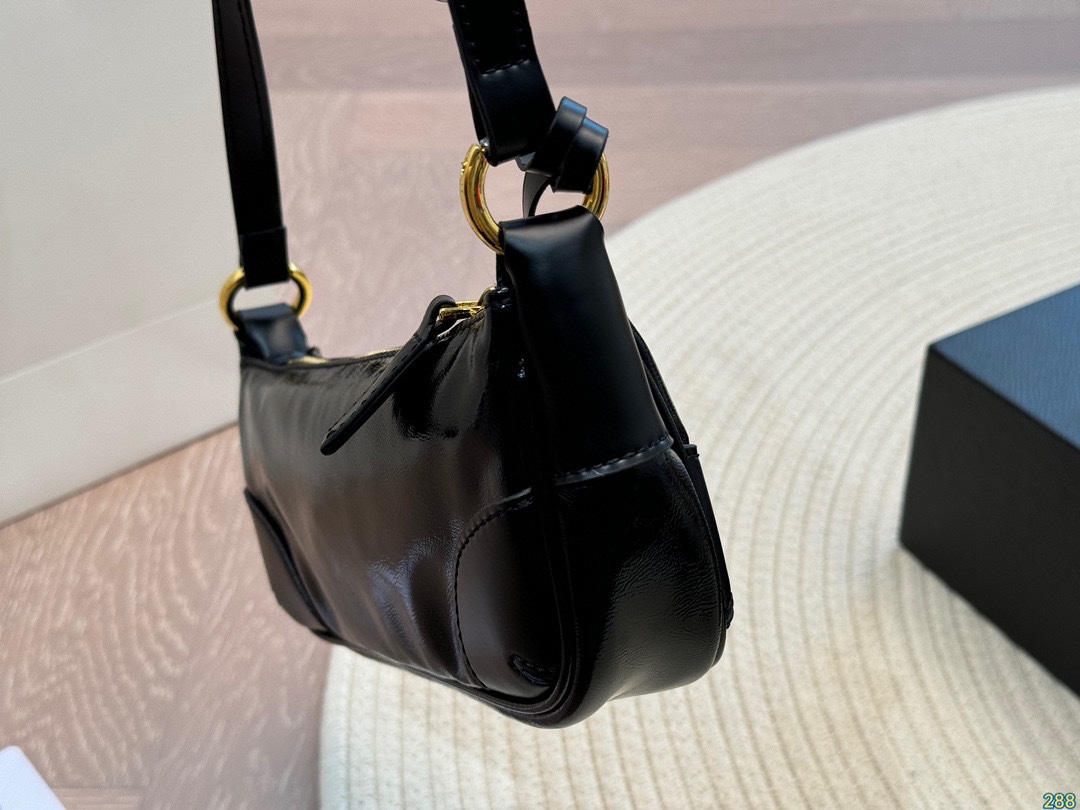 &yen;120折叠盒 普拉达PRADA 法棍包 我说这是最美Prada没人反驳吧 这只小可爱谁见谁心动 装饰你的四季 尺寸21 9